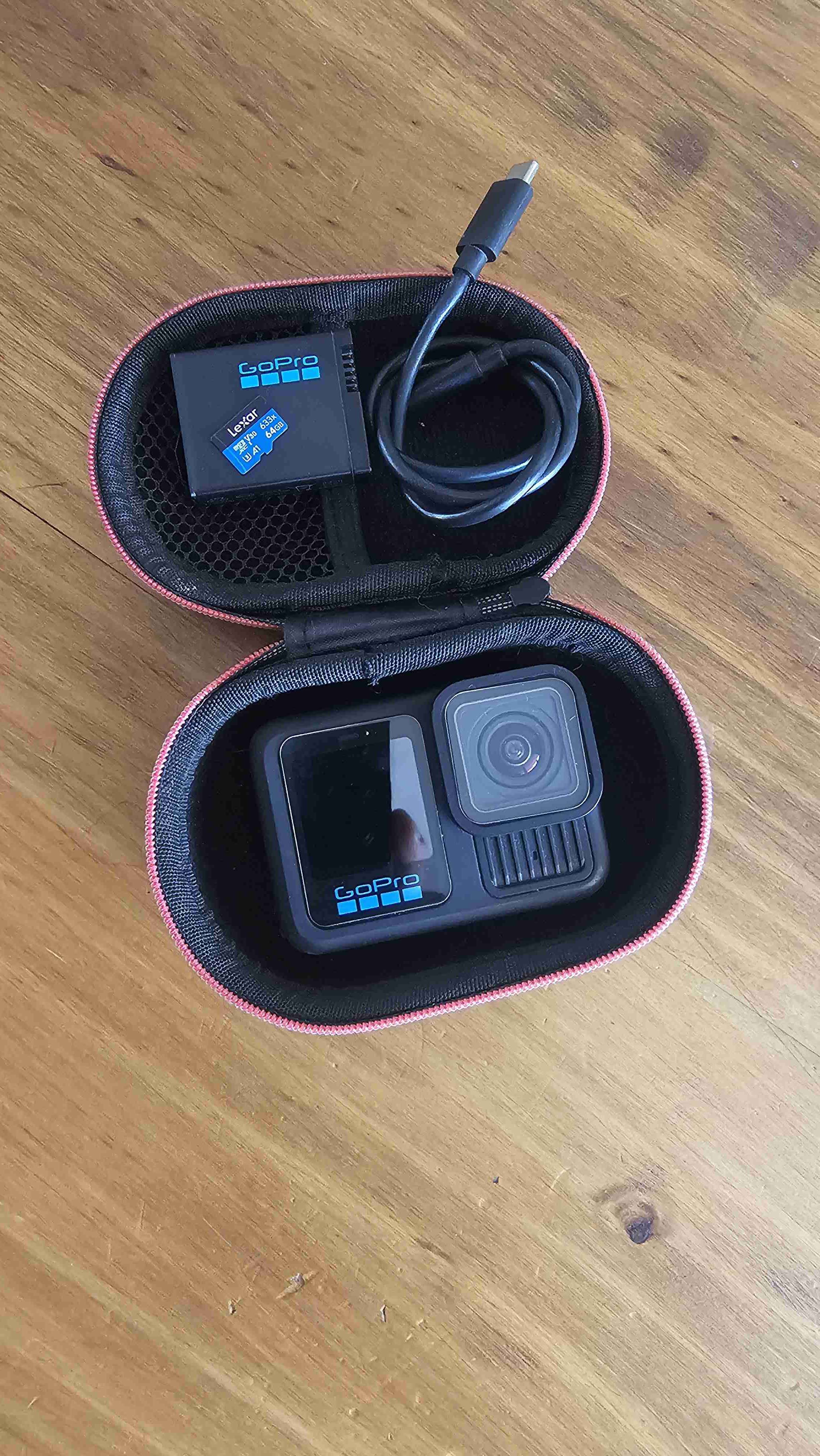 Cámara GoPro con estuche - miniatura 2