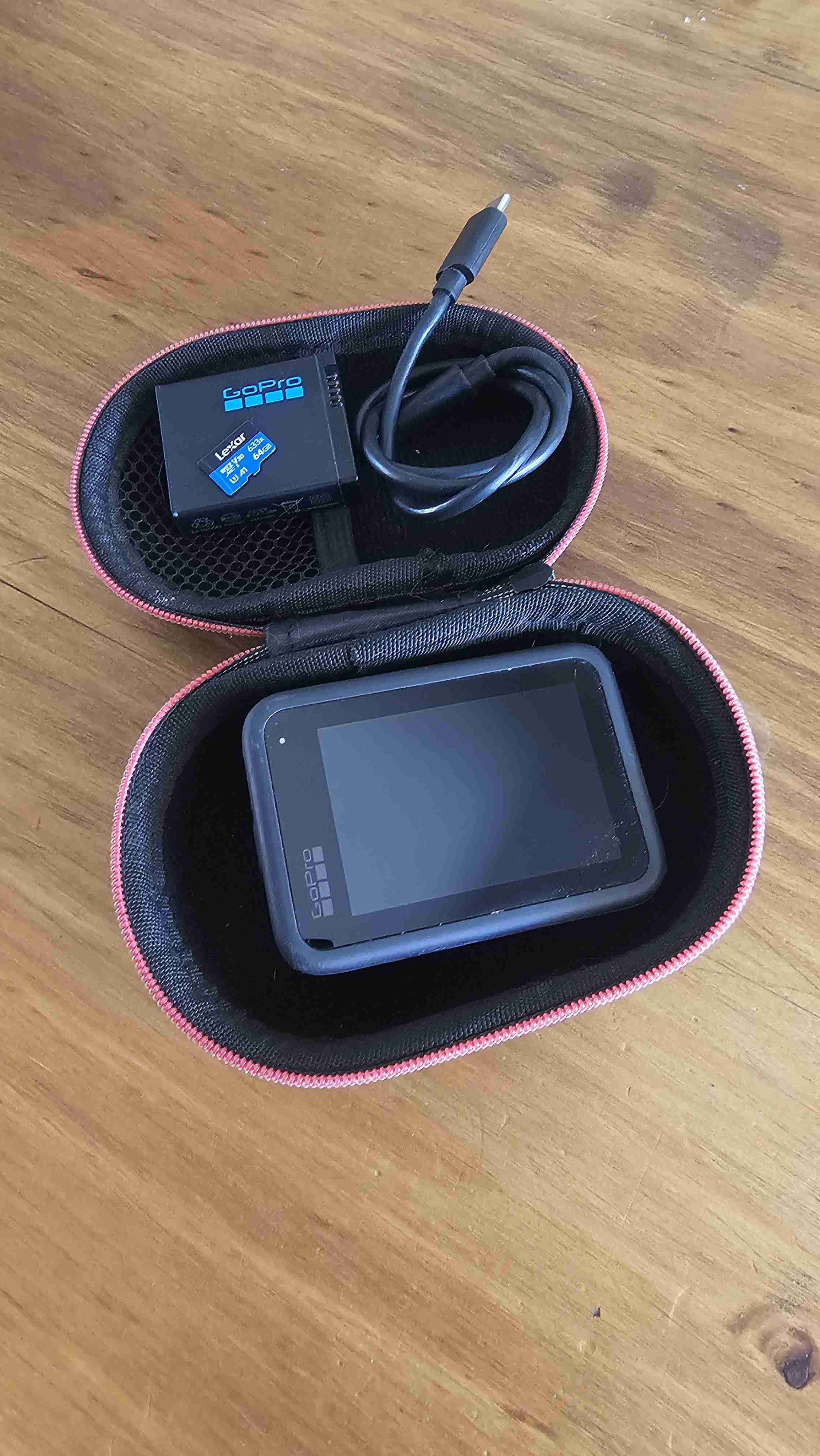 Cámara GoPro con estuche - miniatura 3