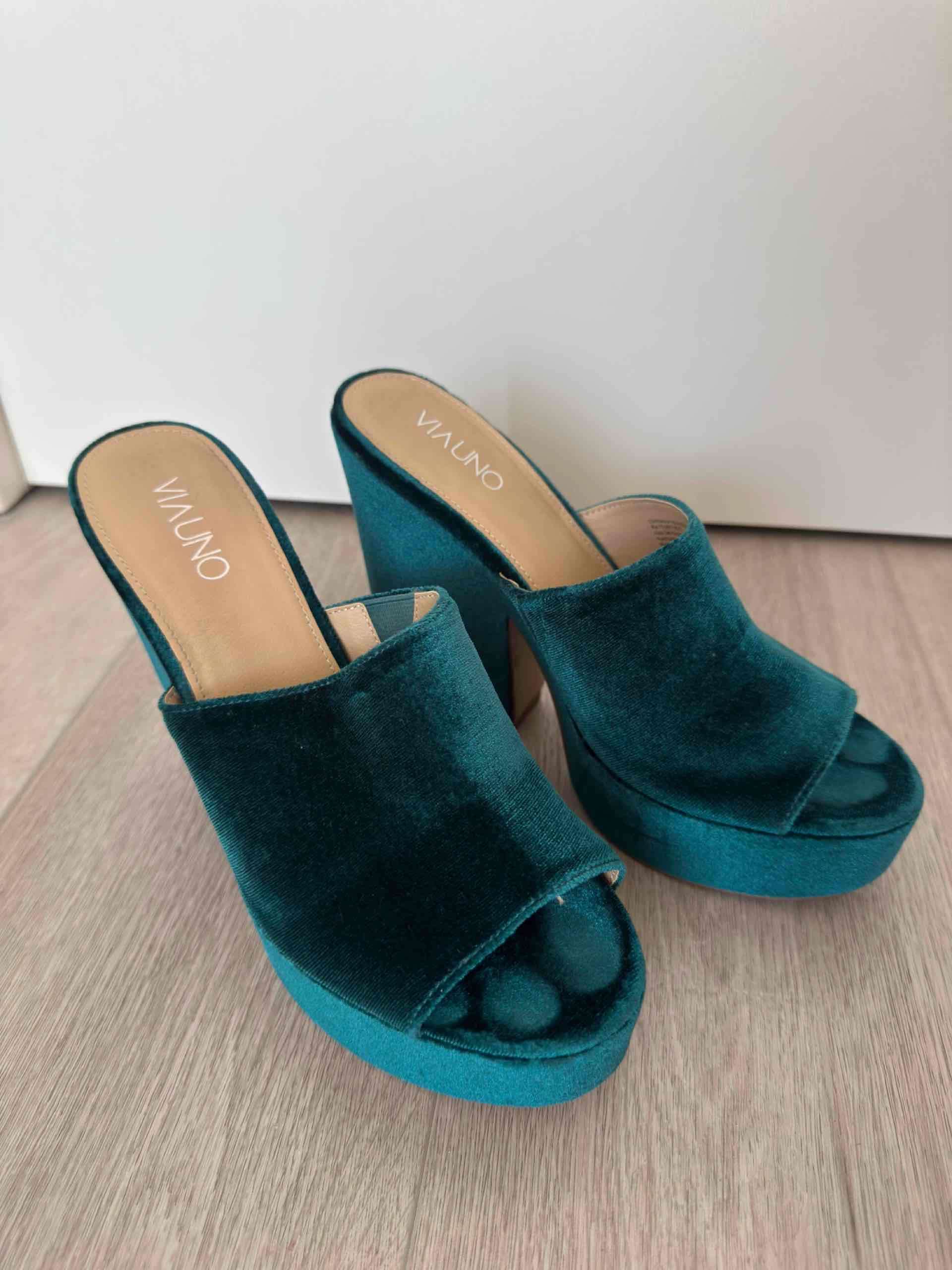 Sandalias de terciopelo verde agua