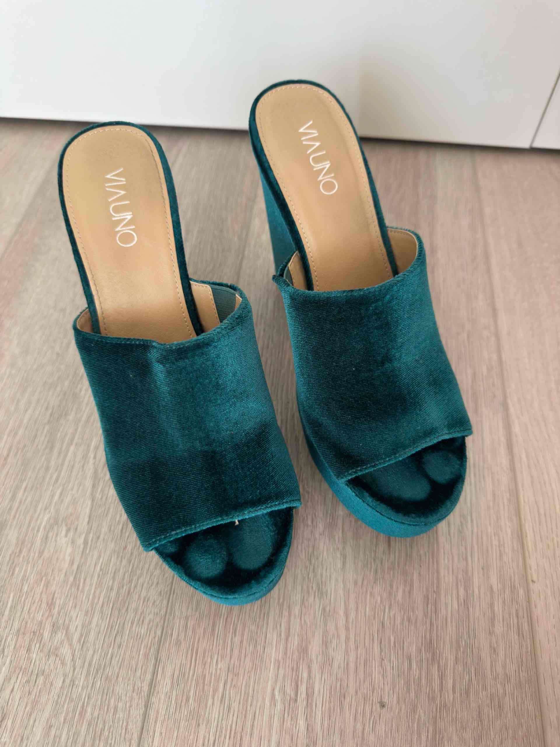 Sandalias de terciopelo verde agua - miniatura 2