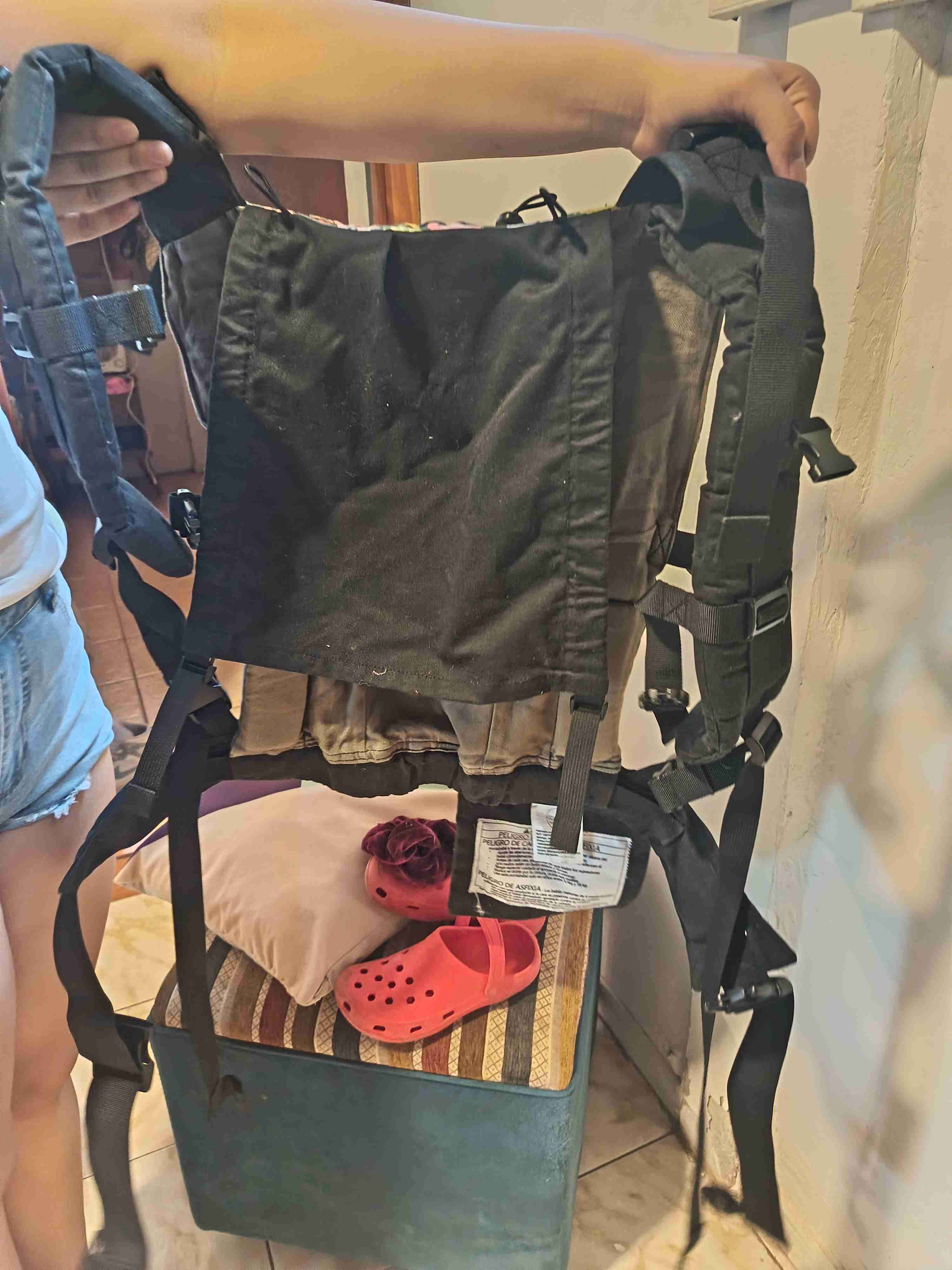 Mochila portabebé con diseño de gatos - miniatura 2