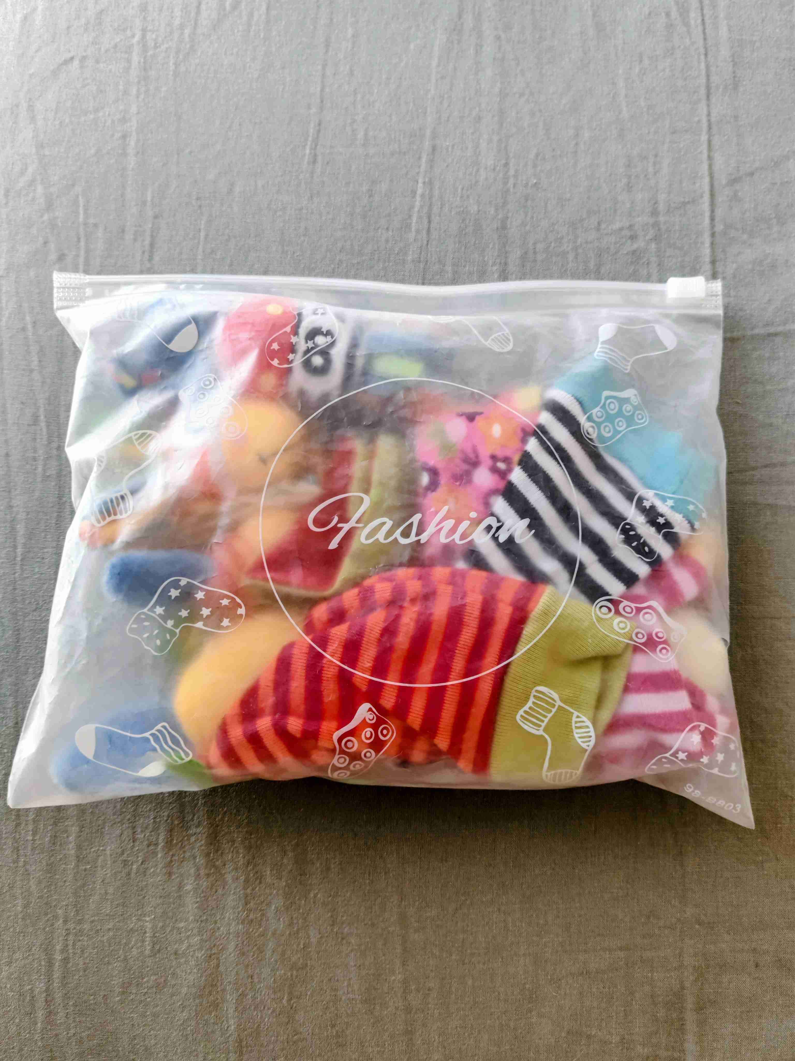 Set sensorial bebe - muñequera y calcetines. - miniatura 2