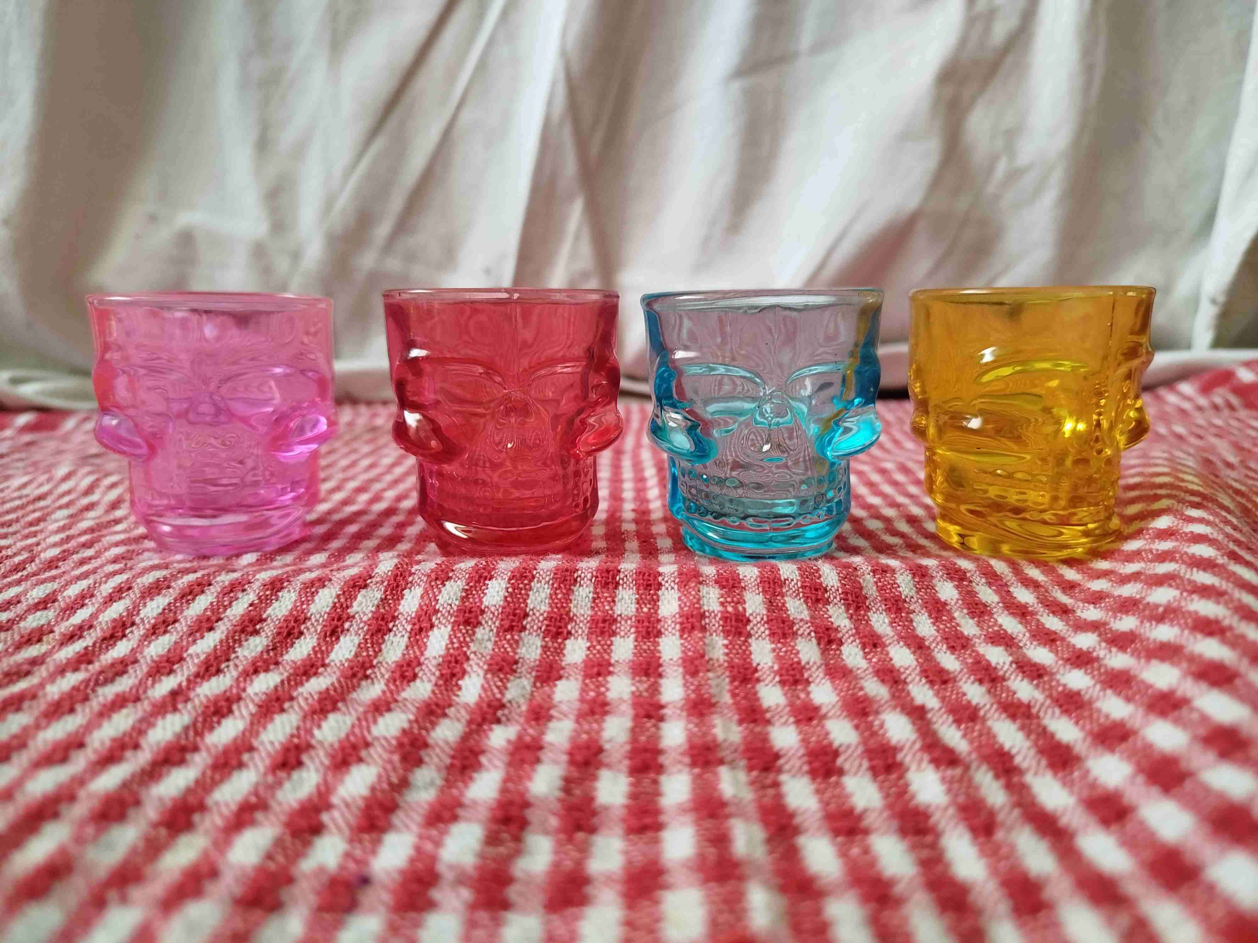 Set de vasos shot con forma de calavera