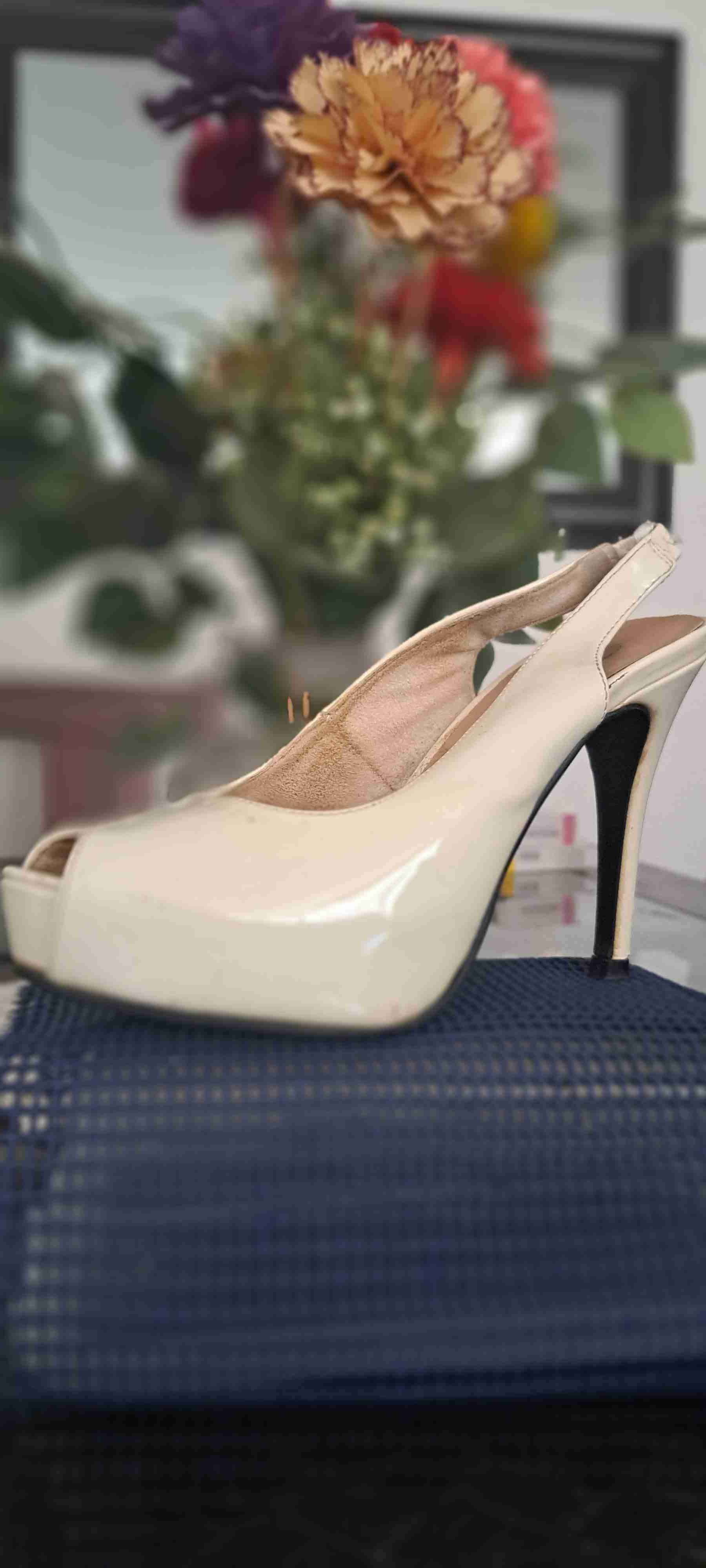 Zapatos taco alto crema