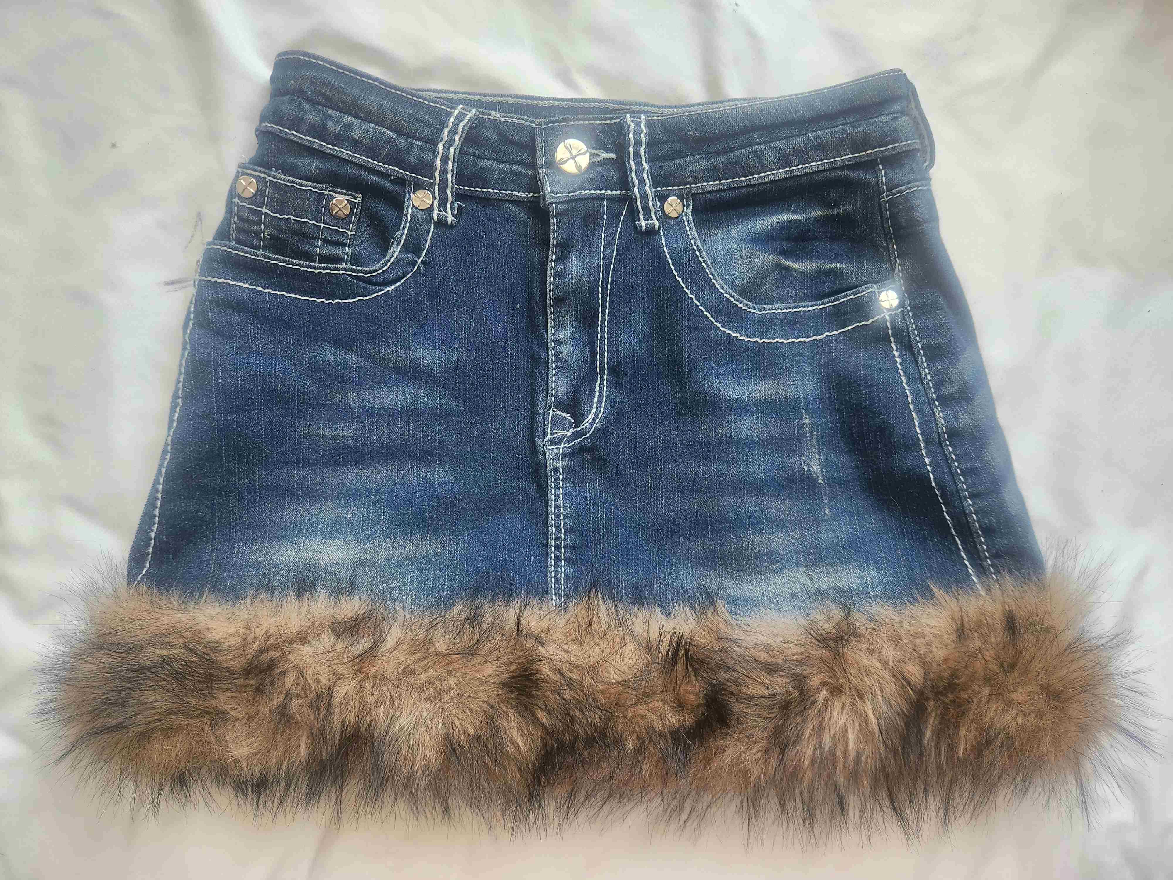 Mini falda mezclilla con pelaje