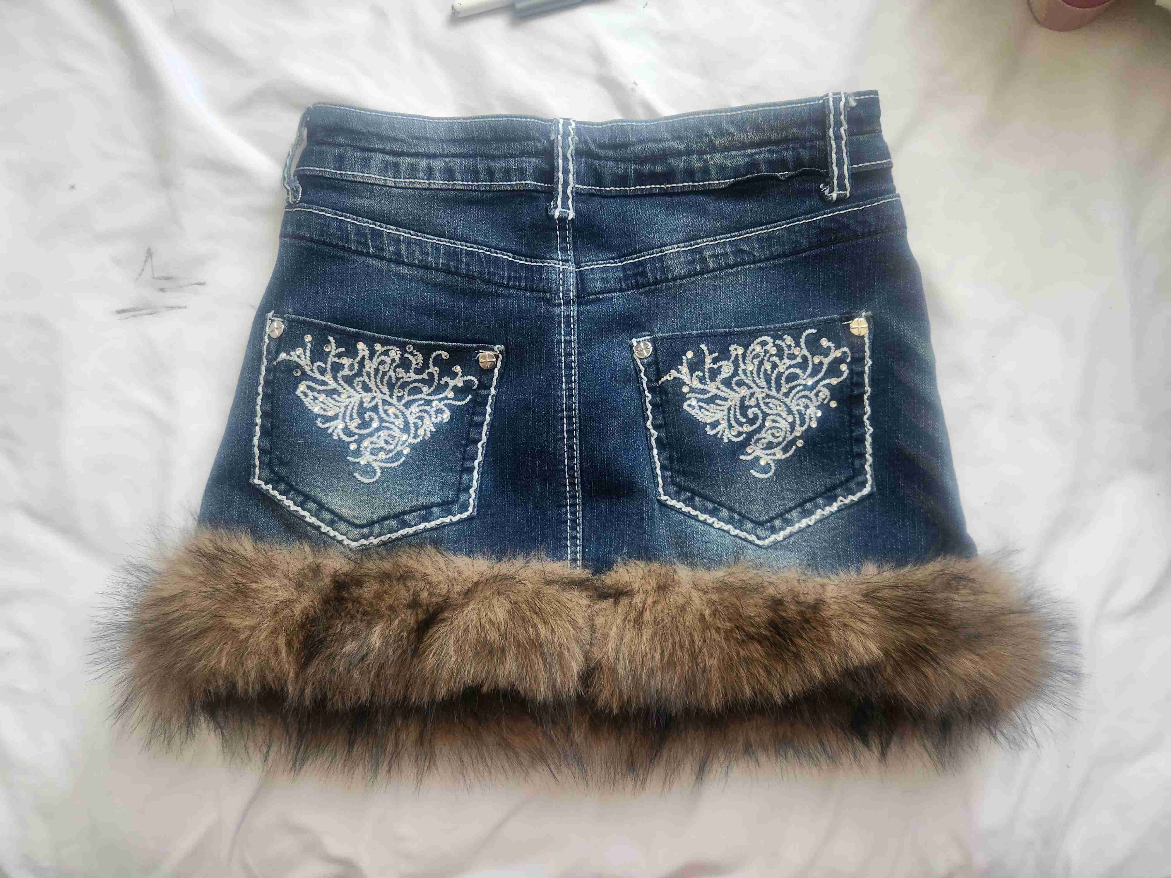 Mini falda mezclilla con pelaje - miniatura 2