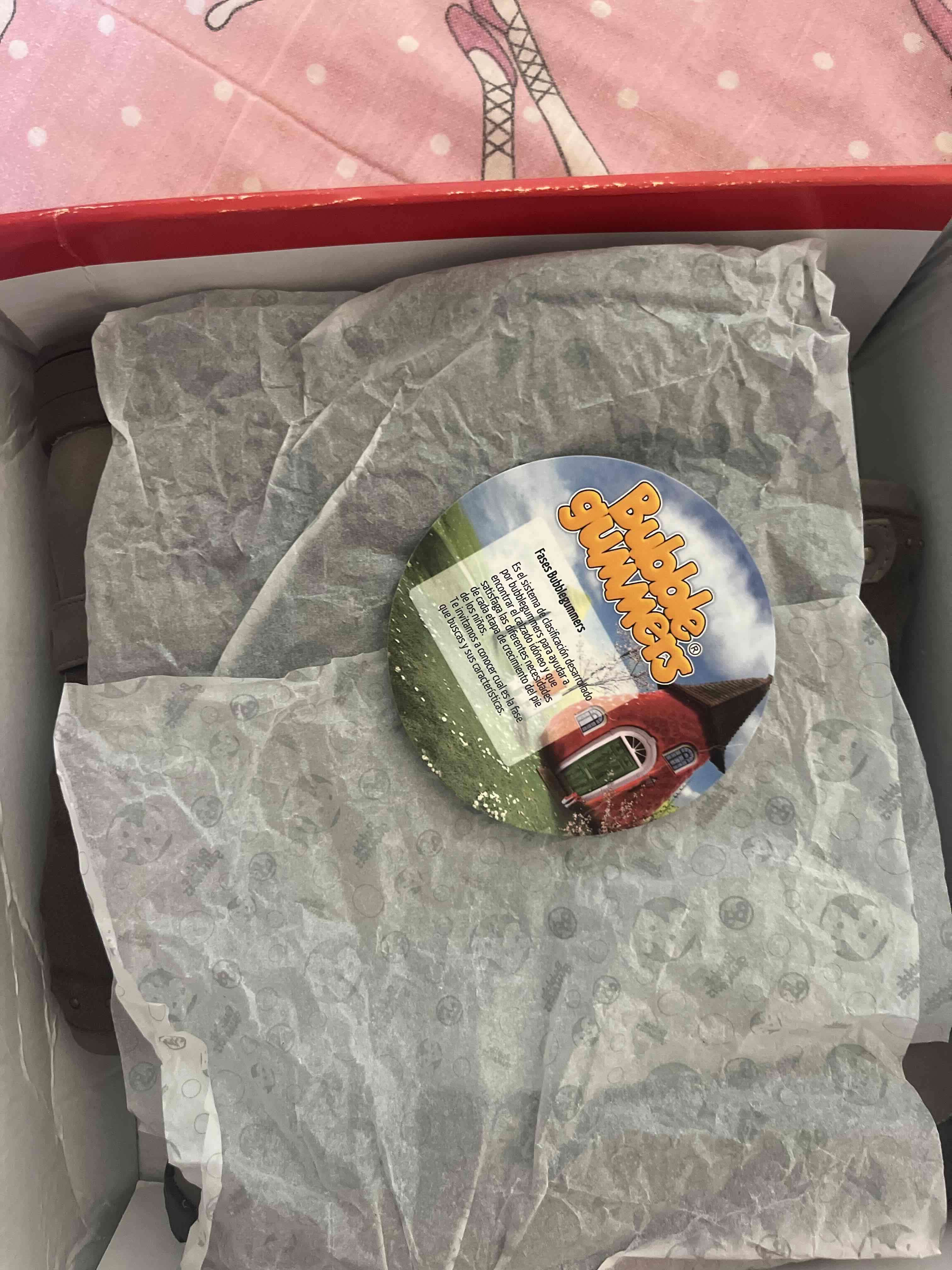 Botas con hebillas y estrellas - miniatura 3