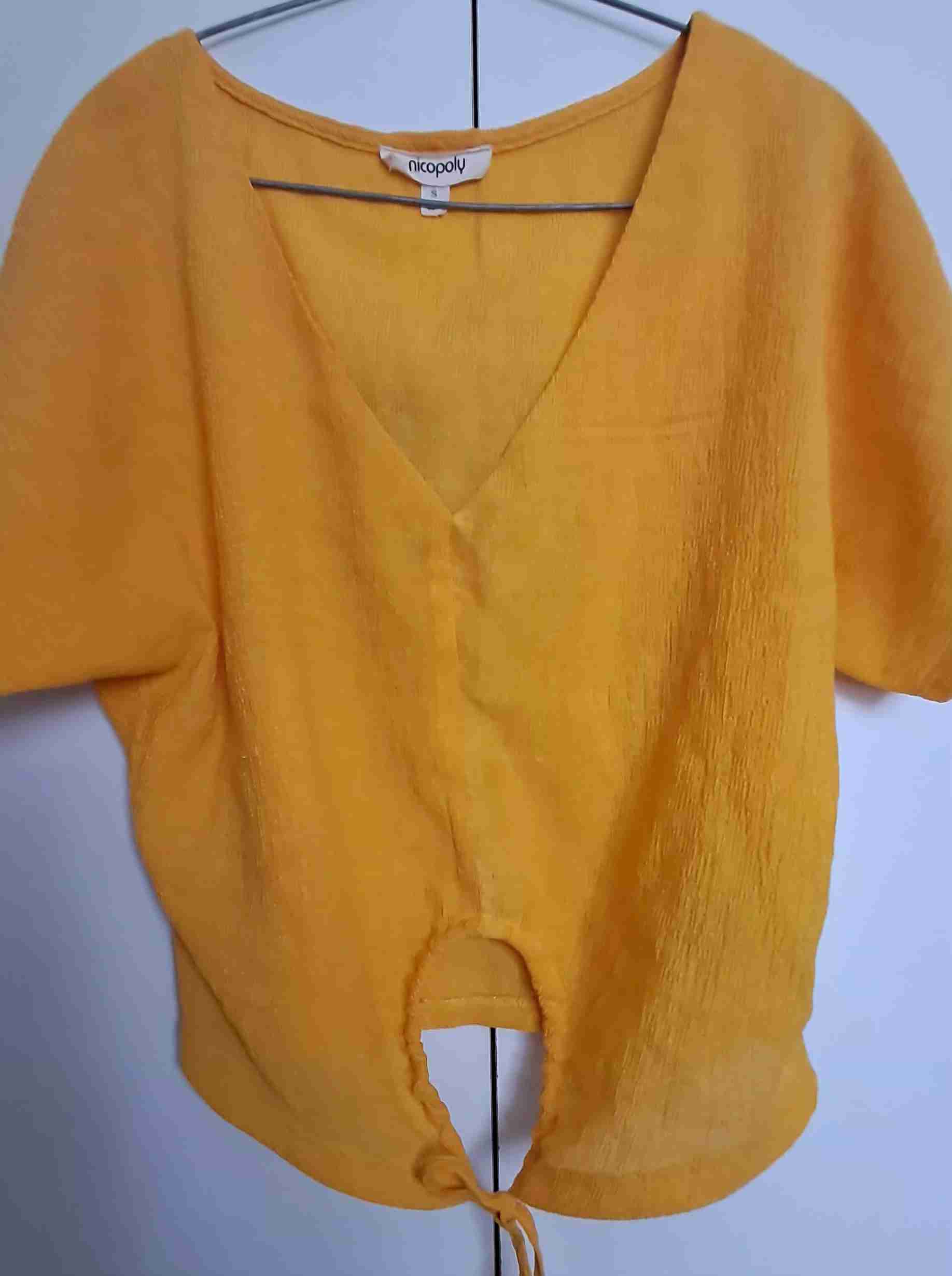 Blusa amarilla de verano