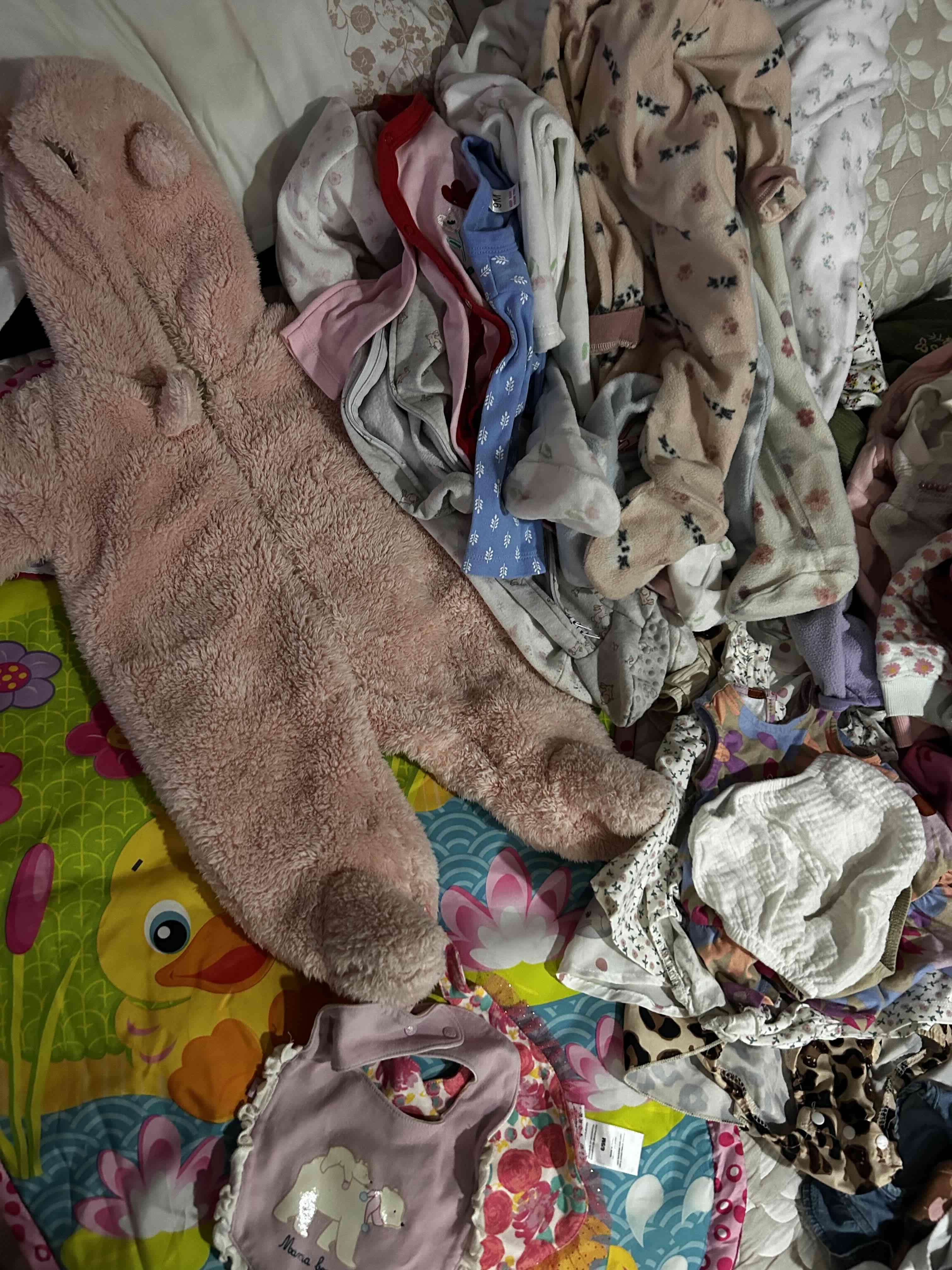 Ropa de bebé variada en buen estado - miniatura 2