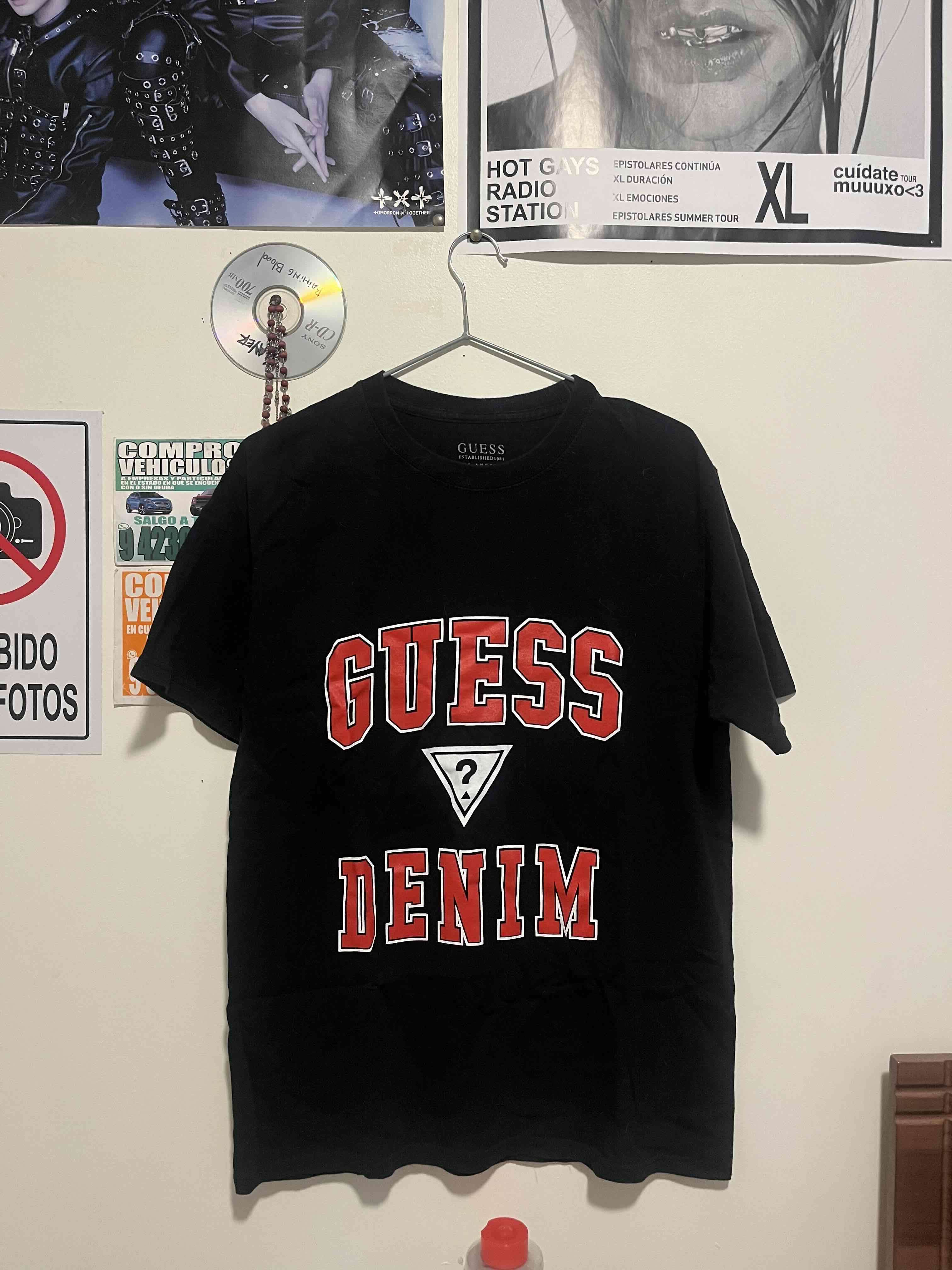Polera negra Guess Denim