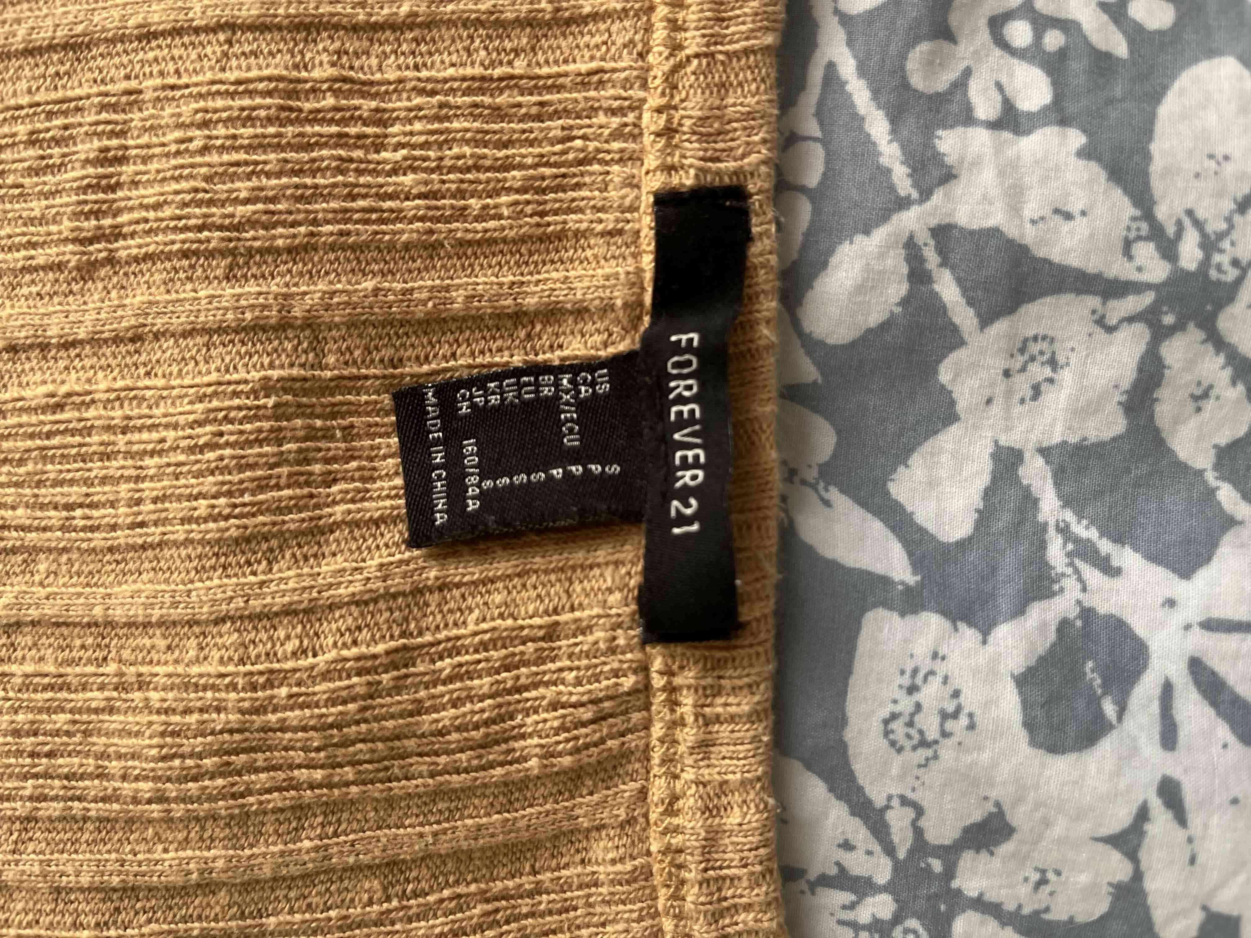 Top forever 21 color crema-mostaza abotonado - miniatura 2