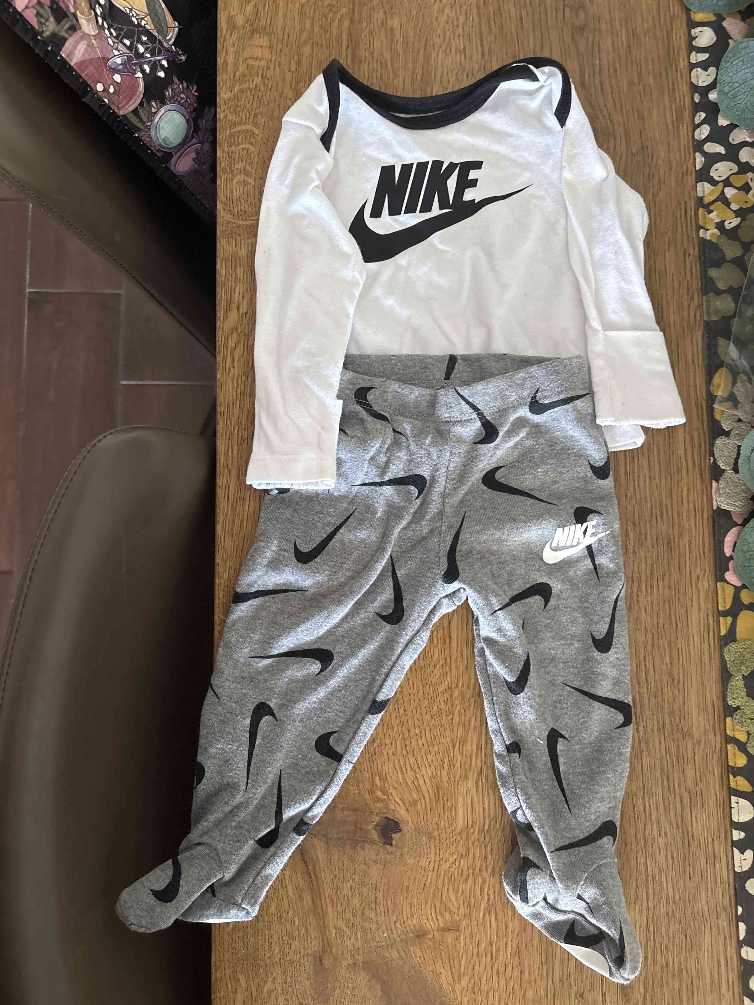 Conjunto infantil Nike blanco y gris ORIGINAL