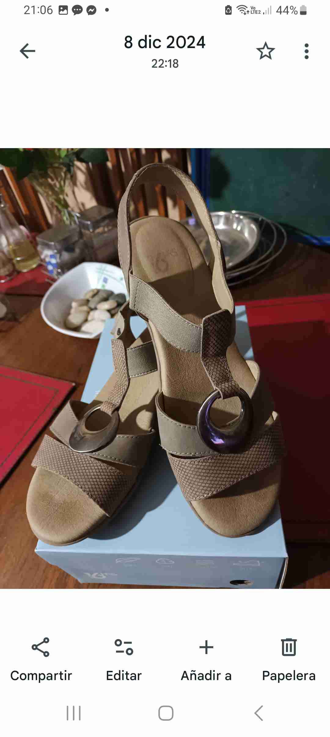 Sandalias de tacón beige 16 horas
