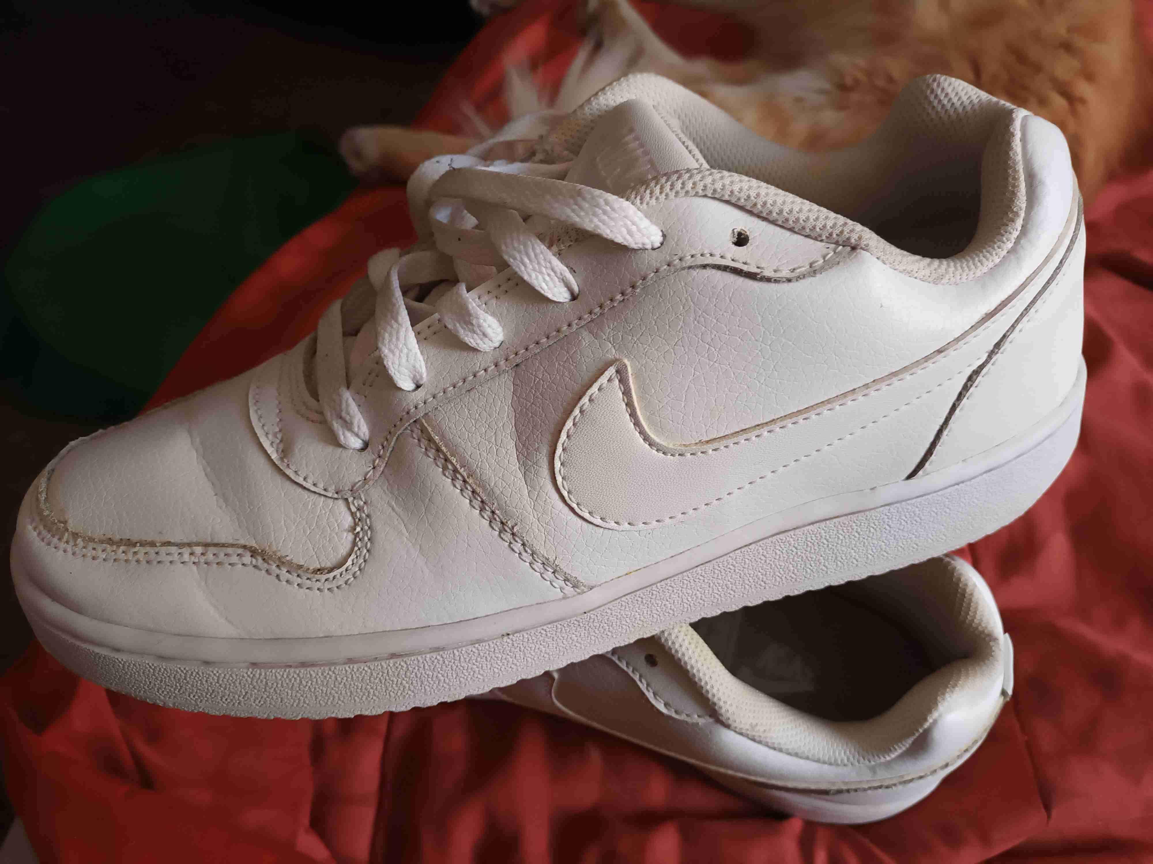 Zapatillas blancas deportivas