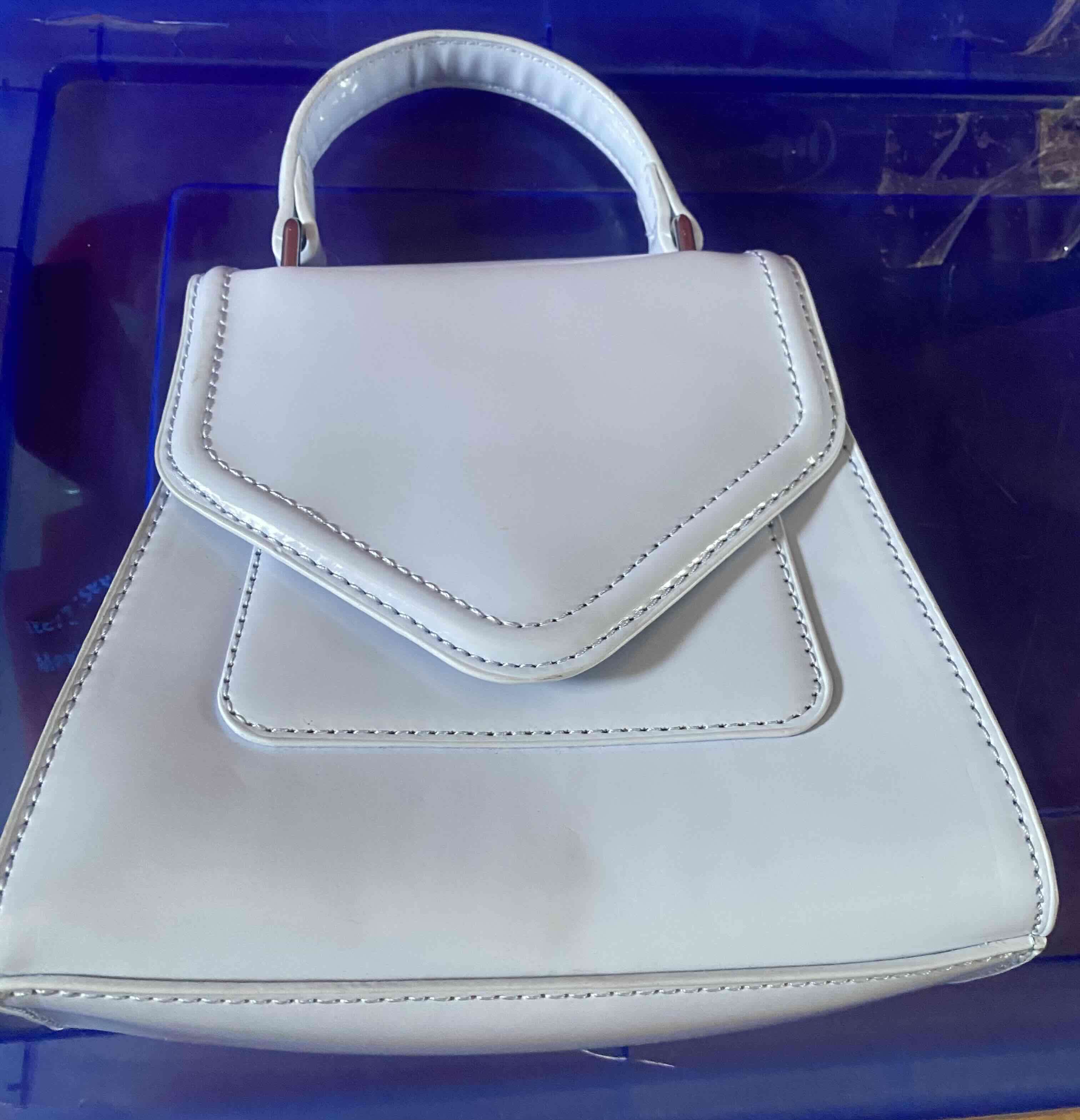 Bolso pequeño celeste claro. Forever21. - miniatura 2