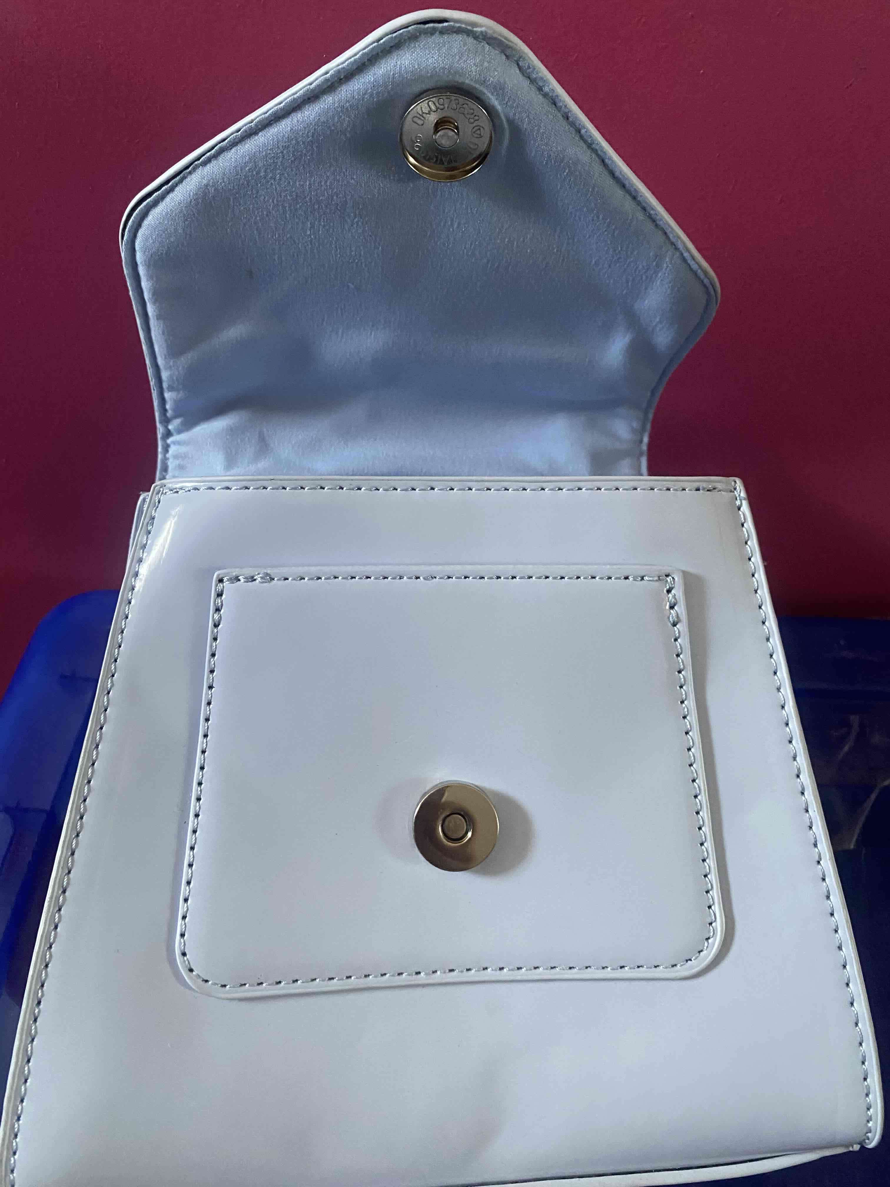 Bolso pequeño celeste claro. Forever21. - miniatura 3