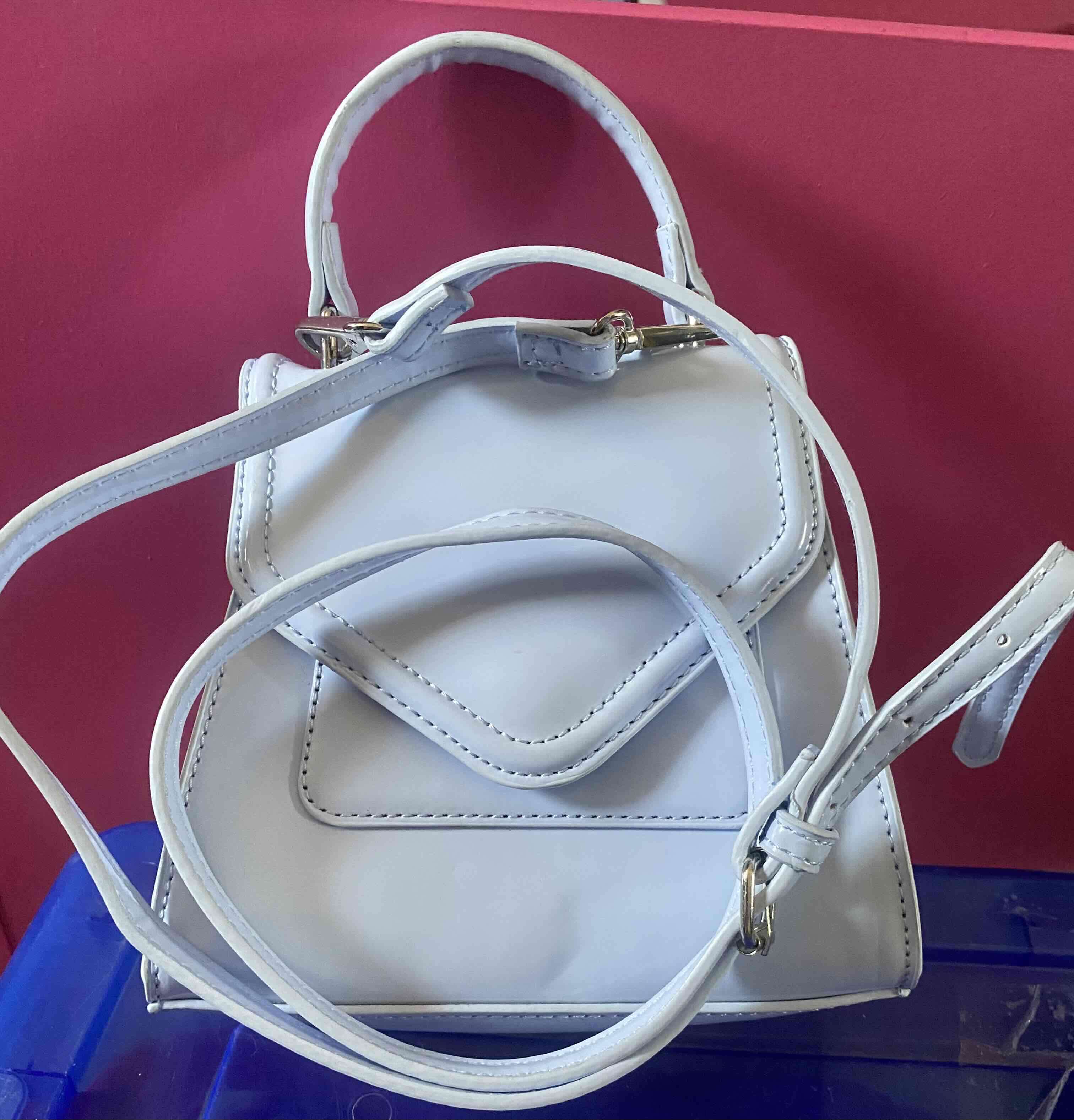 Bolso pequeño celeste claro. Forever21. - miniatura 5