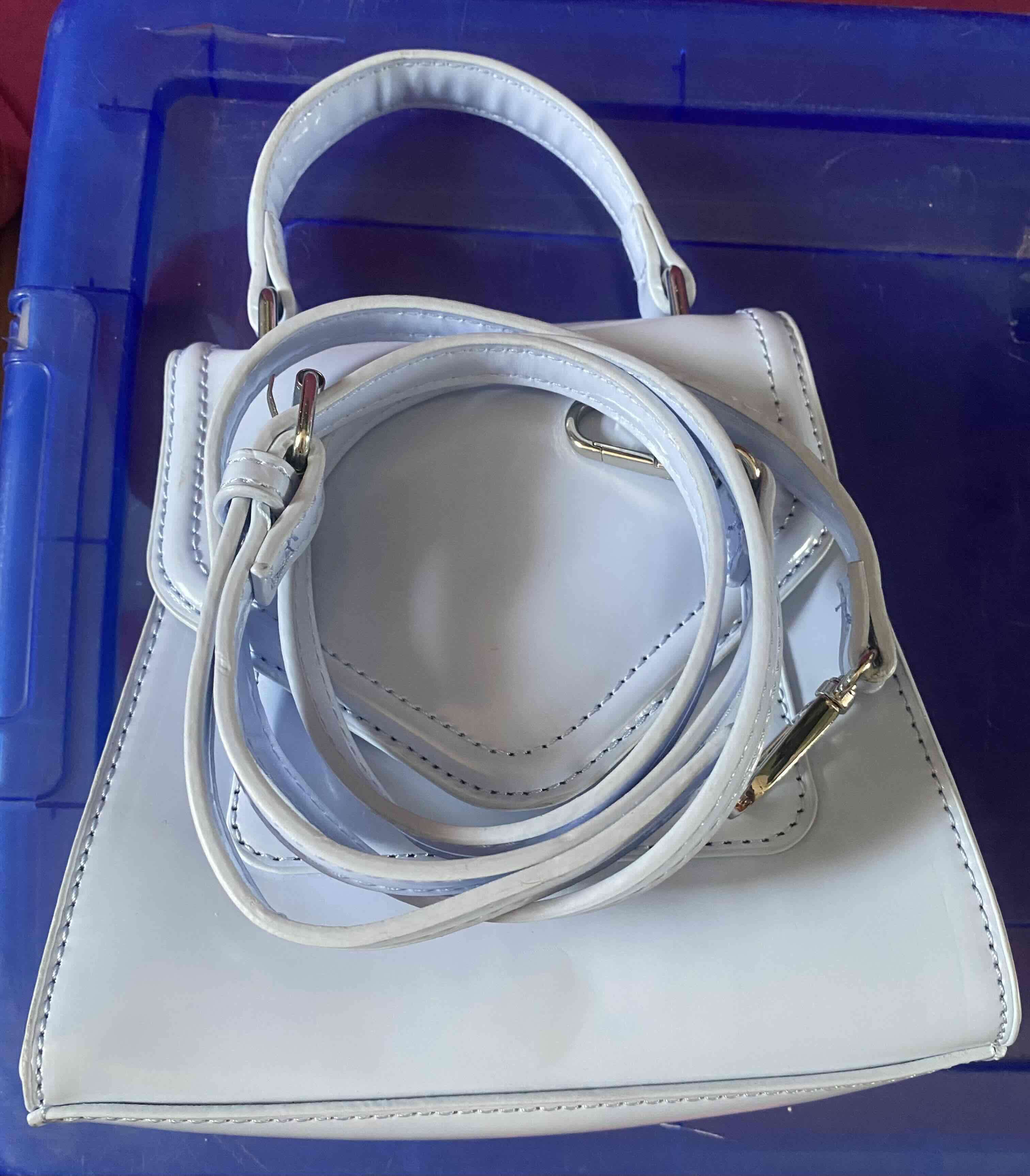 Bolso pequeño celeste claro. Forever21. - miniatura 6