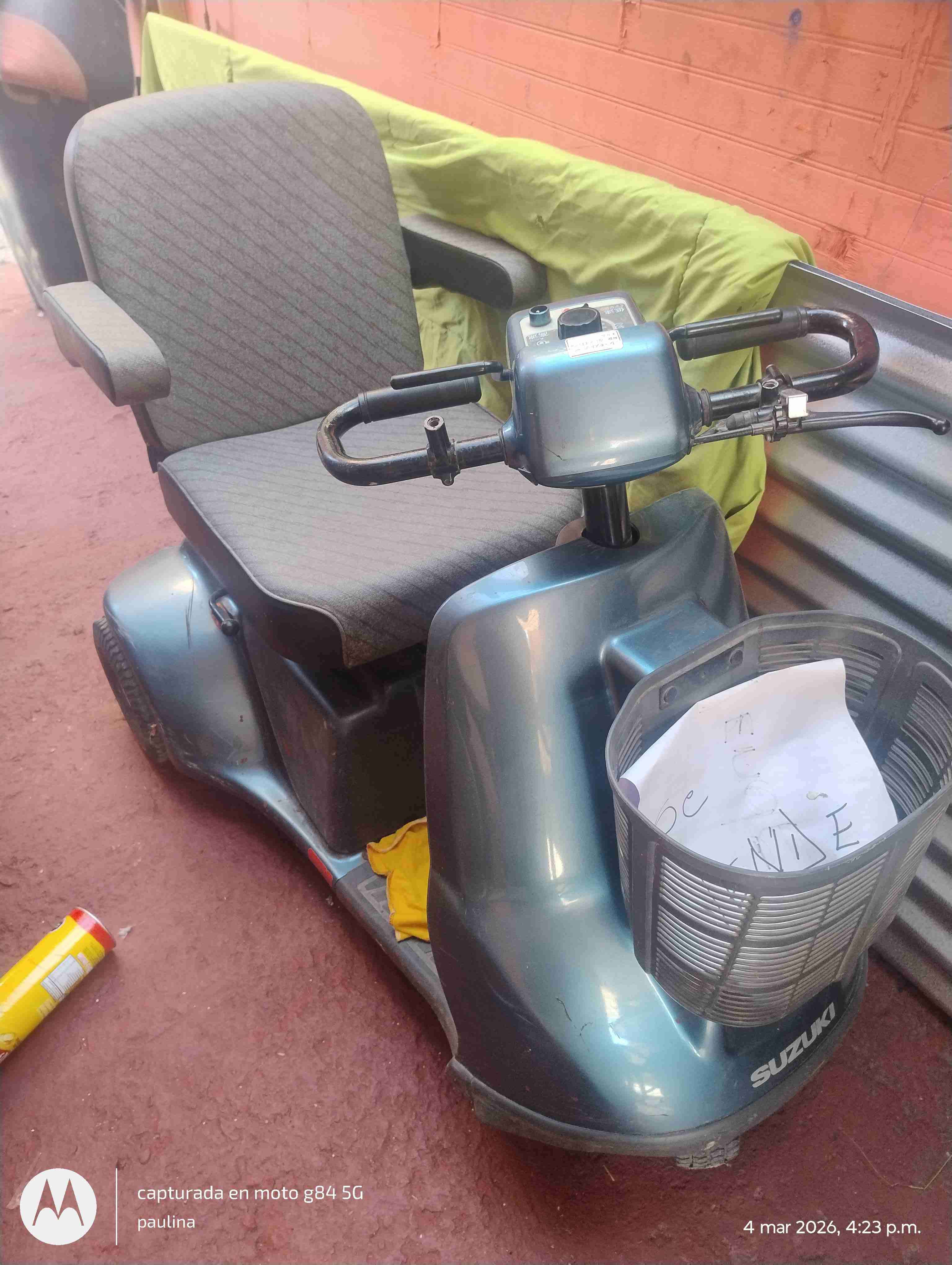 Scooter eléctrico Suzuki azul