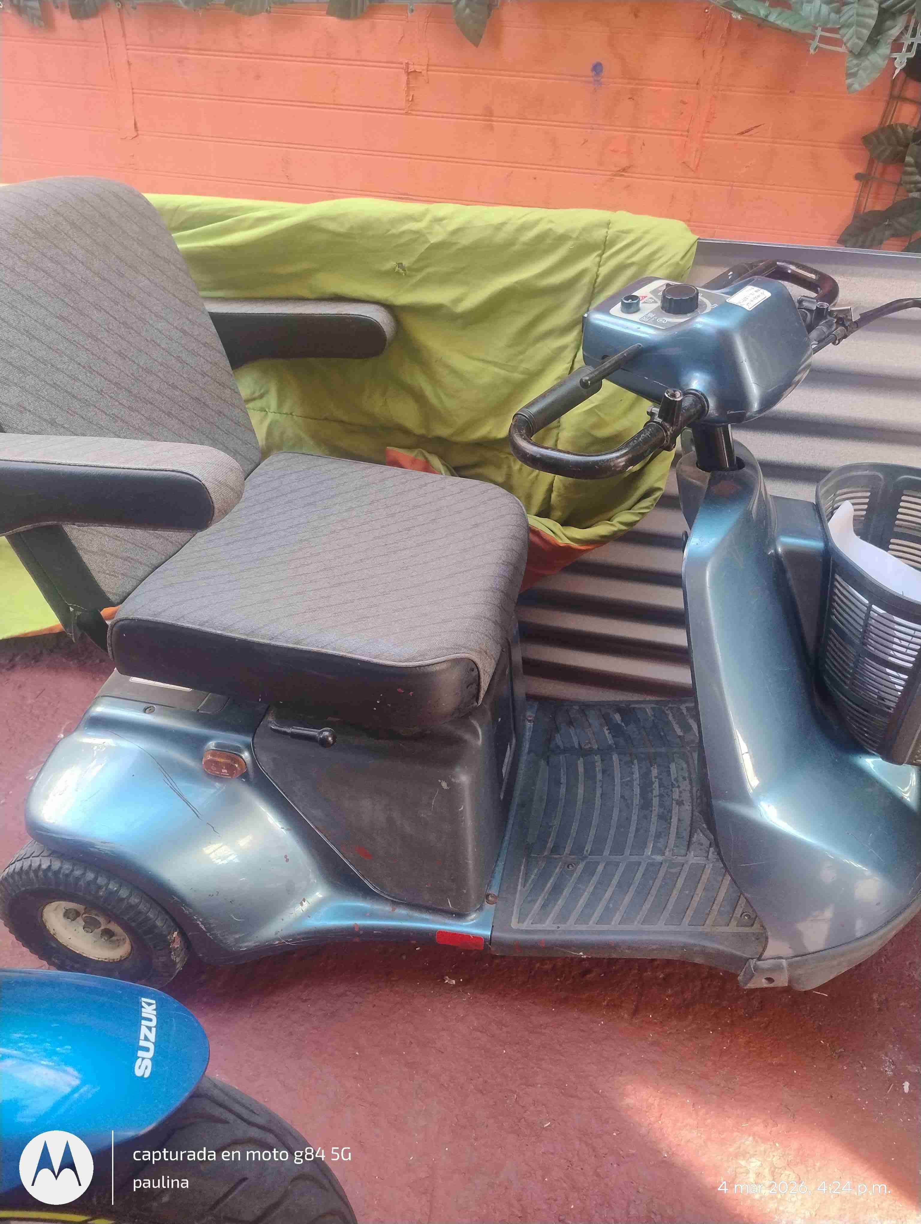 Scooter eléctrico Suzuki azul - miniatura 2