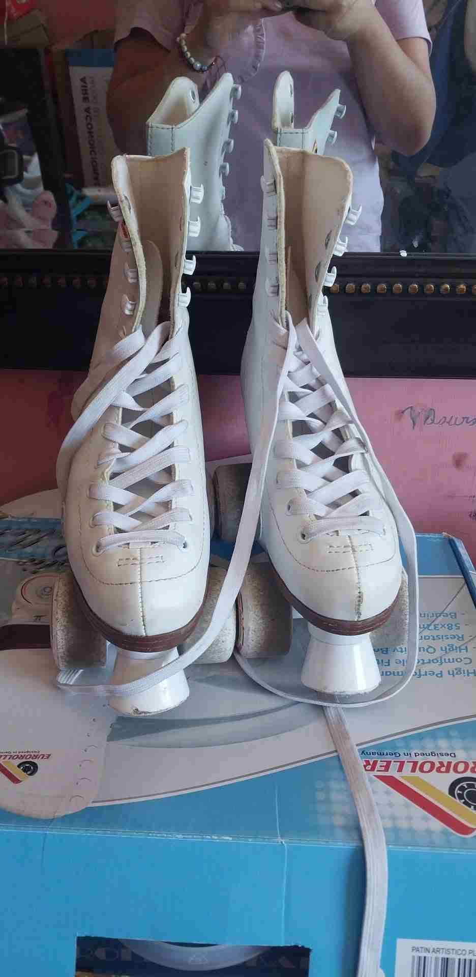 Patines artísticos blancos