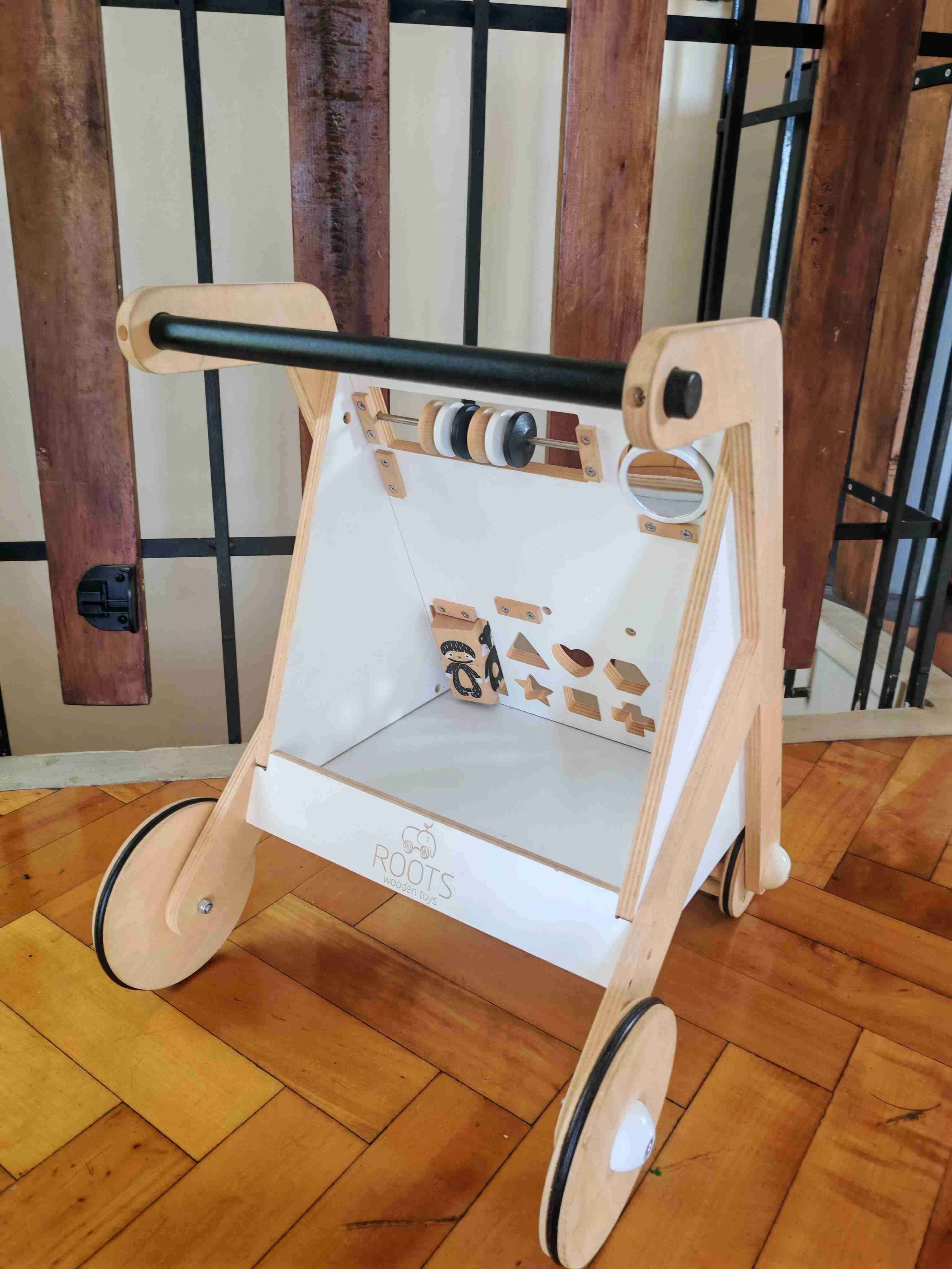 Andador de madera Montessori Roots Toys - miniatura 3