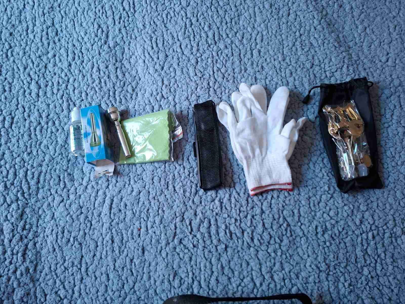 Trompeta dorada con estuche - miniatura 3