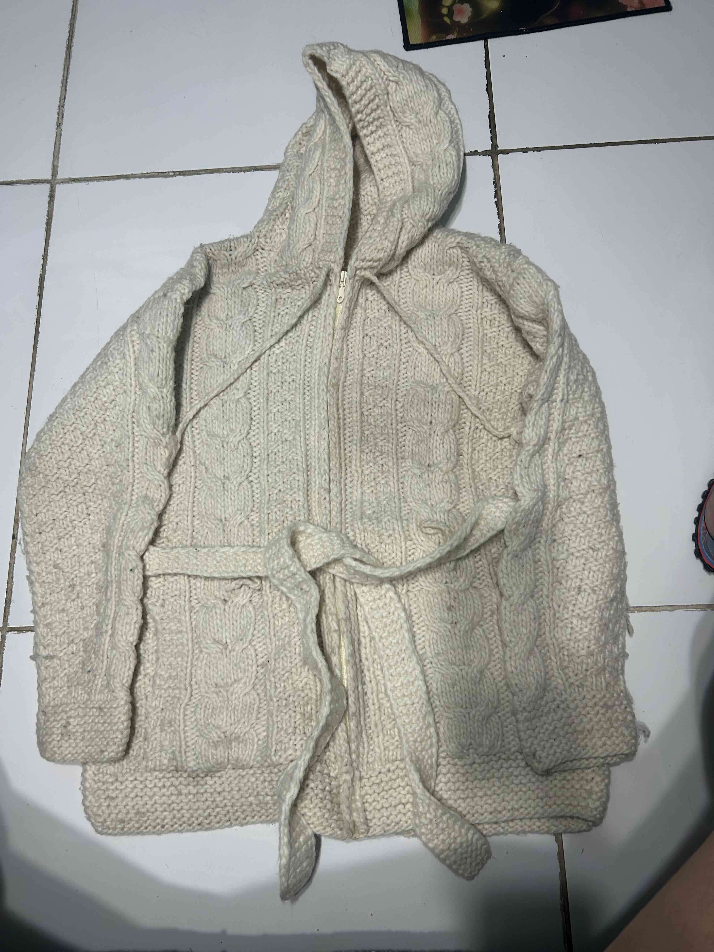 Chaleco tejida con capucha chilote