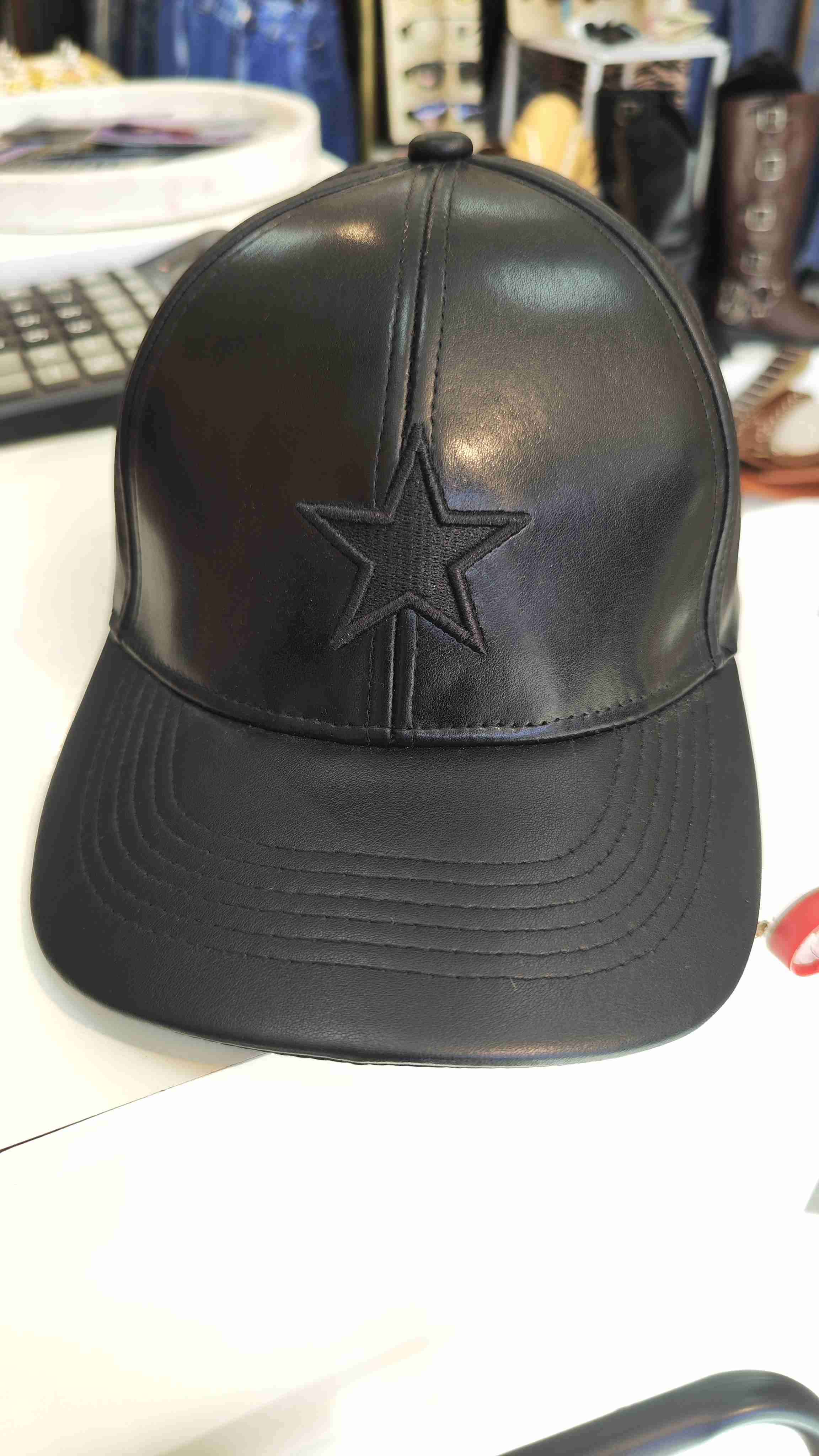 Gorra negra con estrella Cuero PU Exclusivo