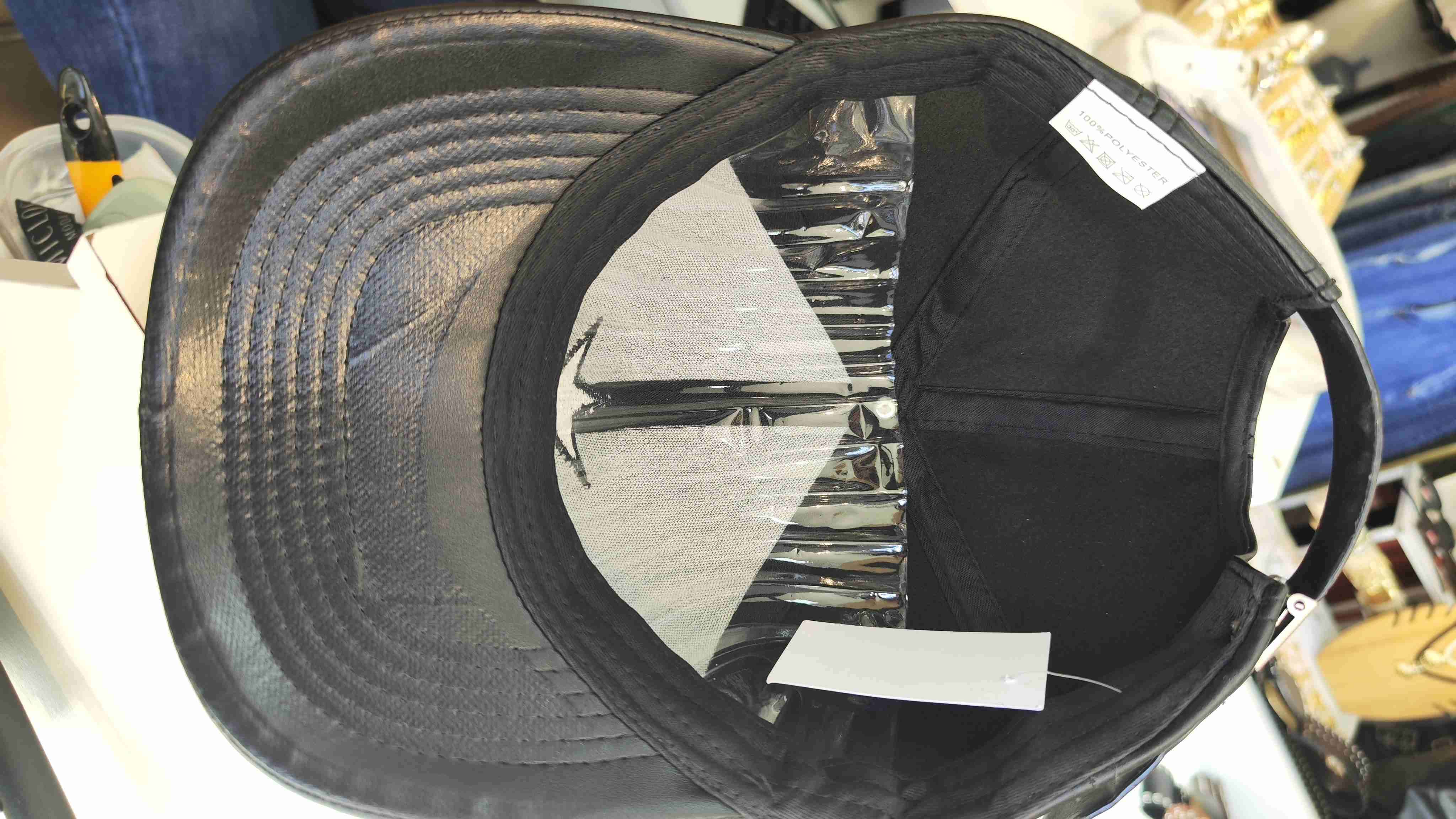 Gorra negra con estrella Cuero PU Exclusivo - miniatura 4