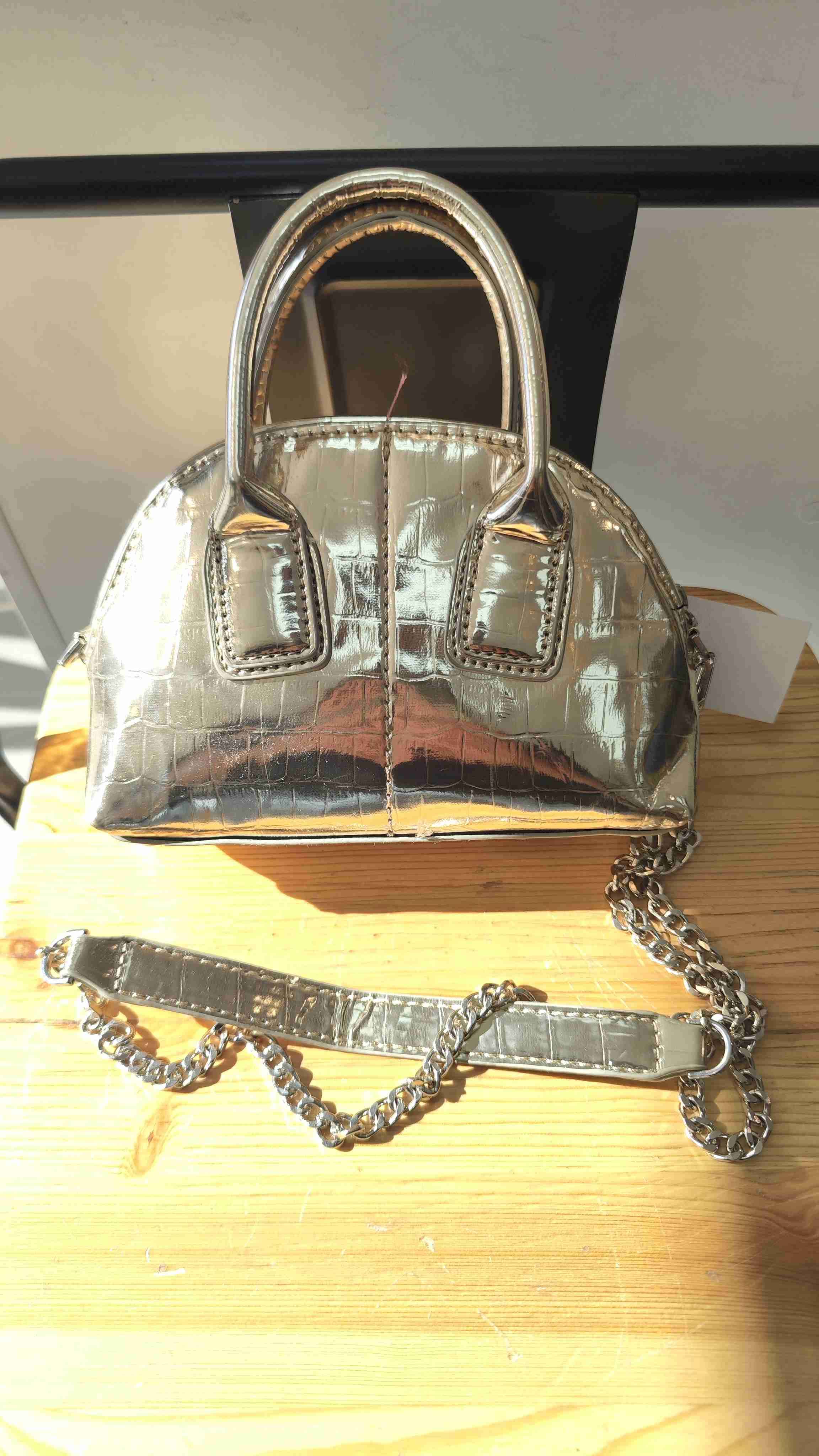 Cartera dorada de cuero PU