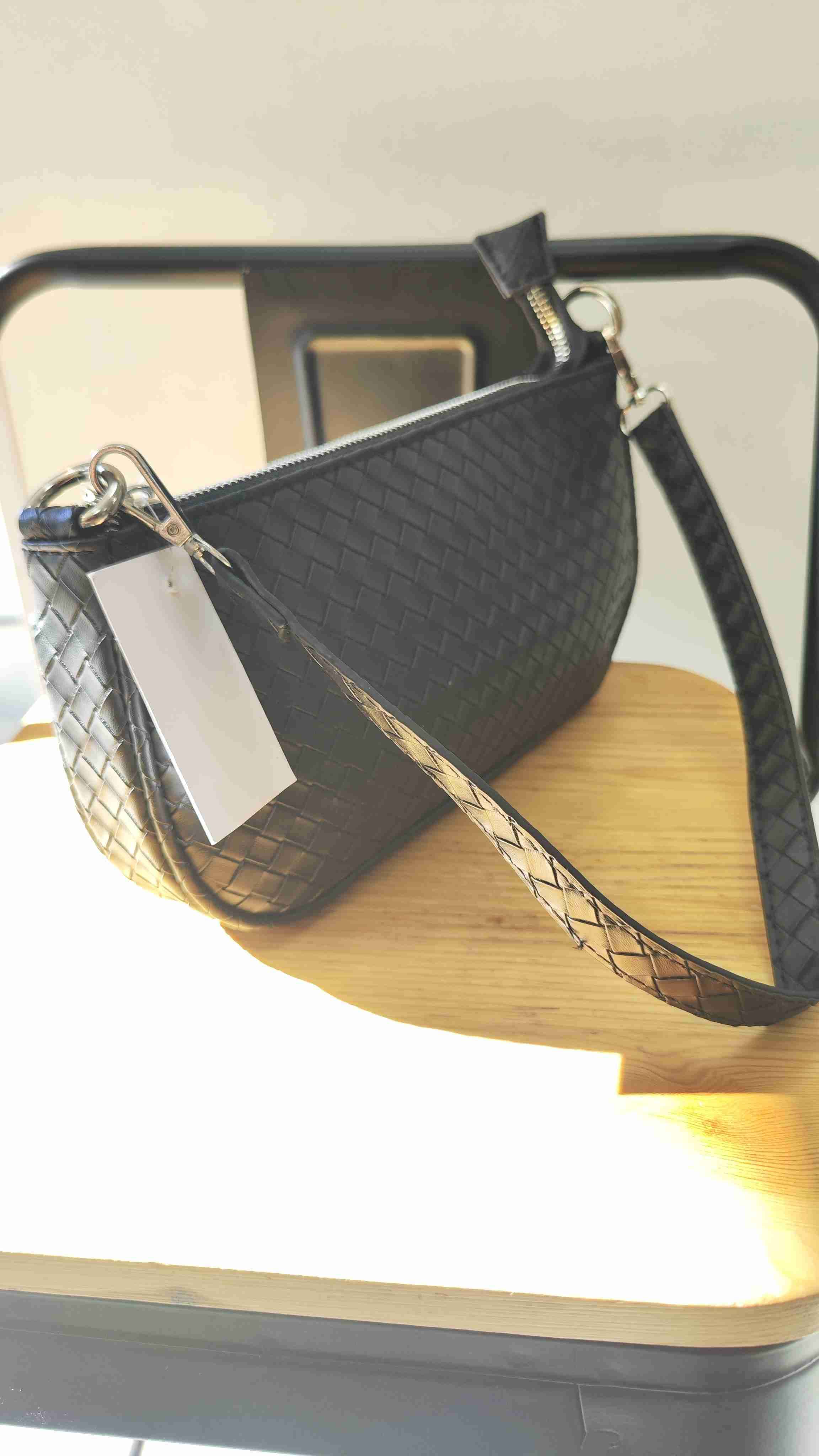 Cartera de cuero tejida negra exclusiva - miniatura 2