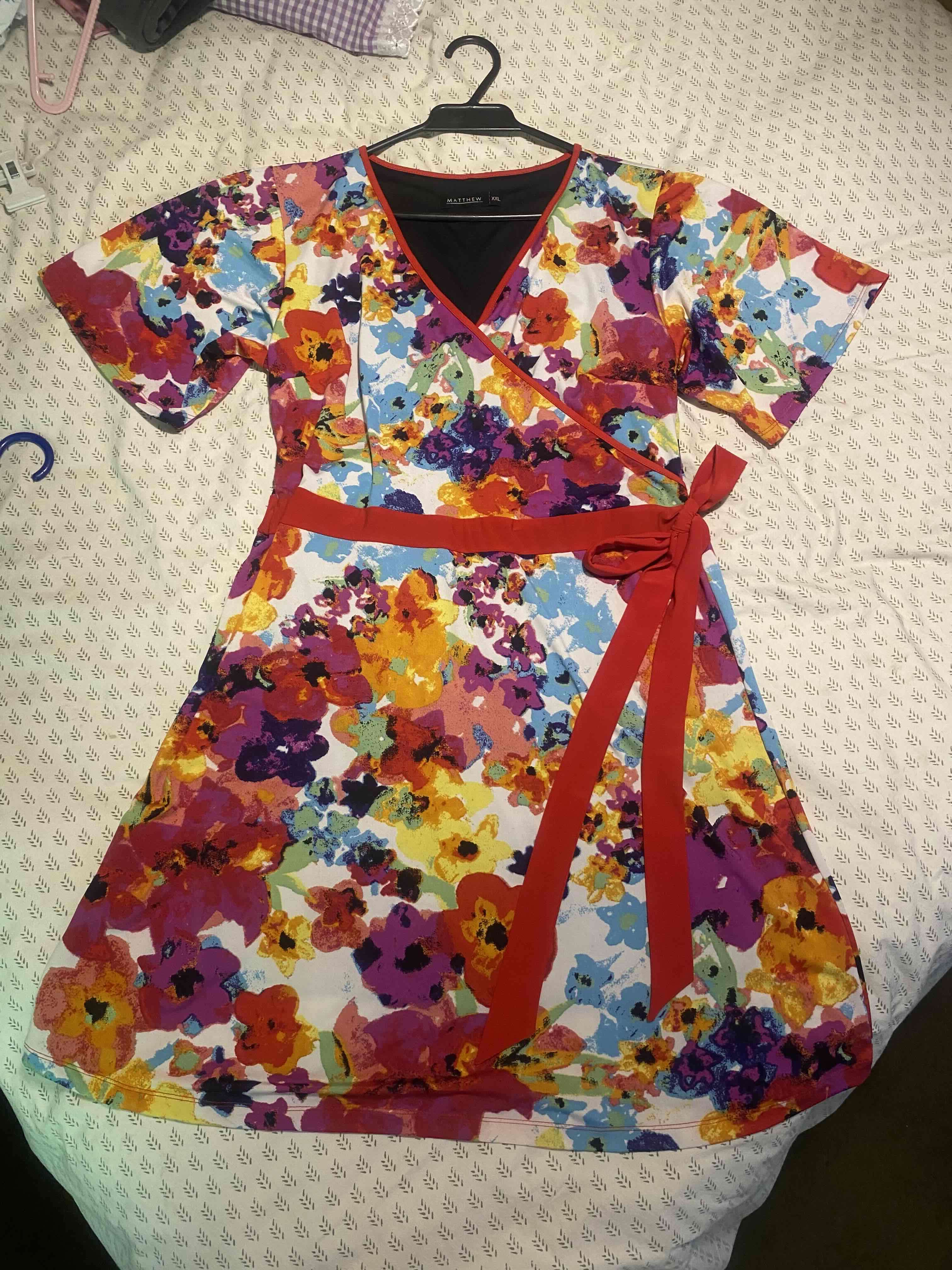 Vestido floral multicolor con lazo