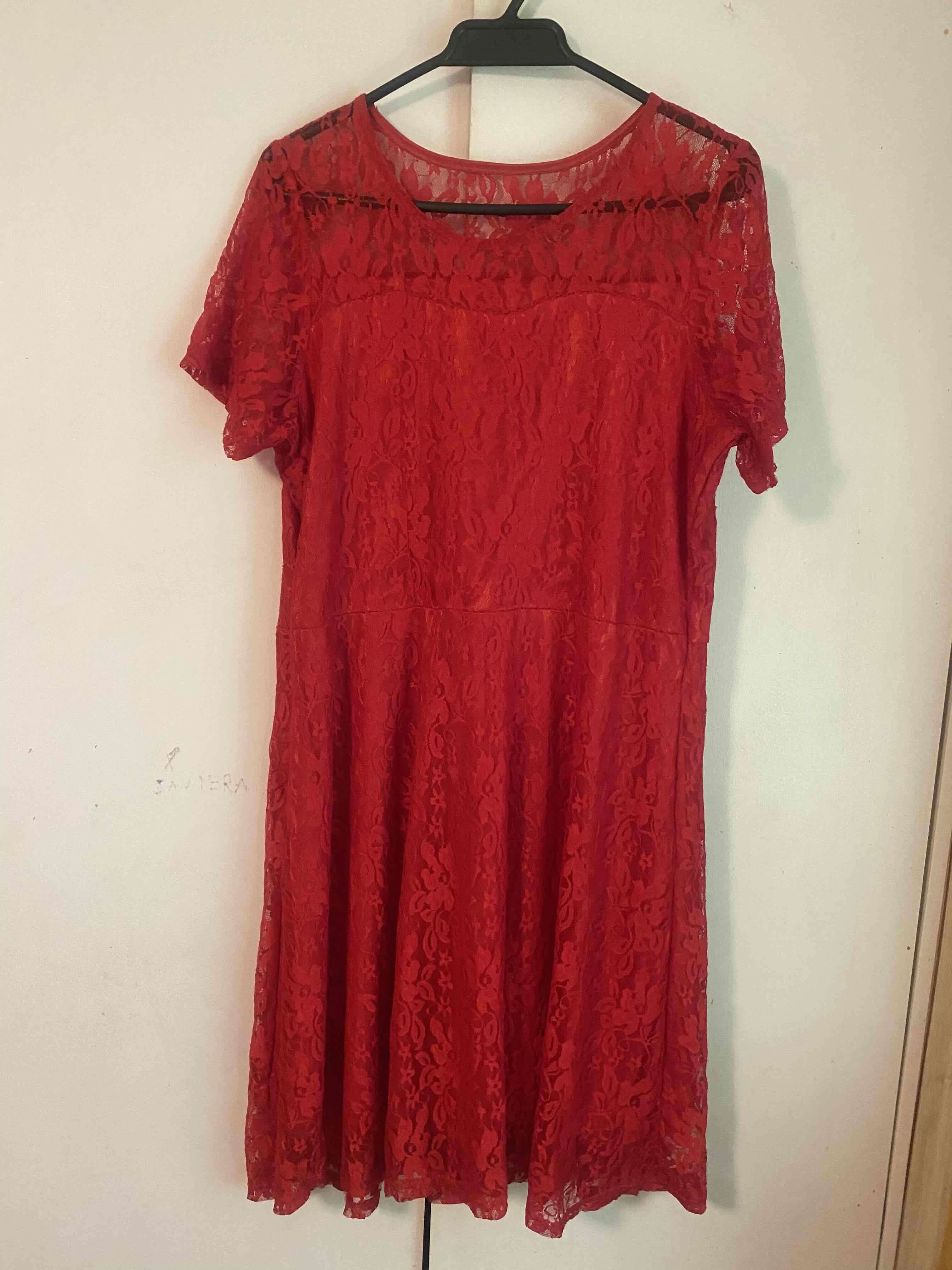Vestido encaje rojo elegante