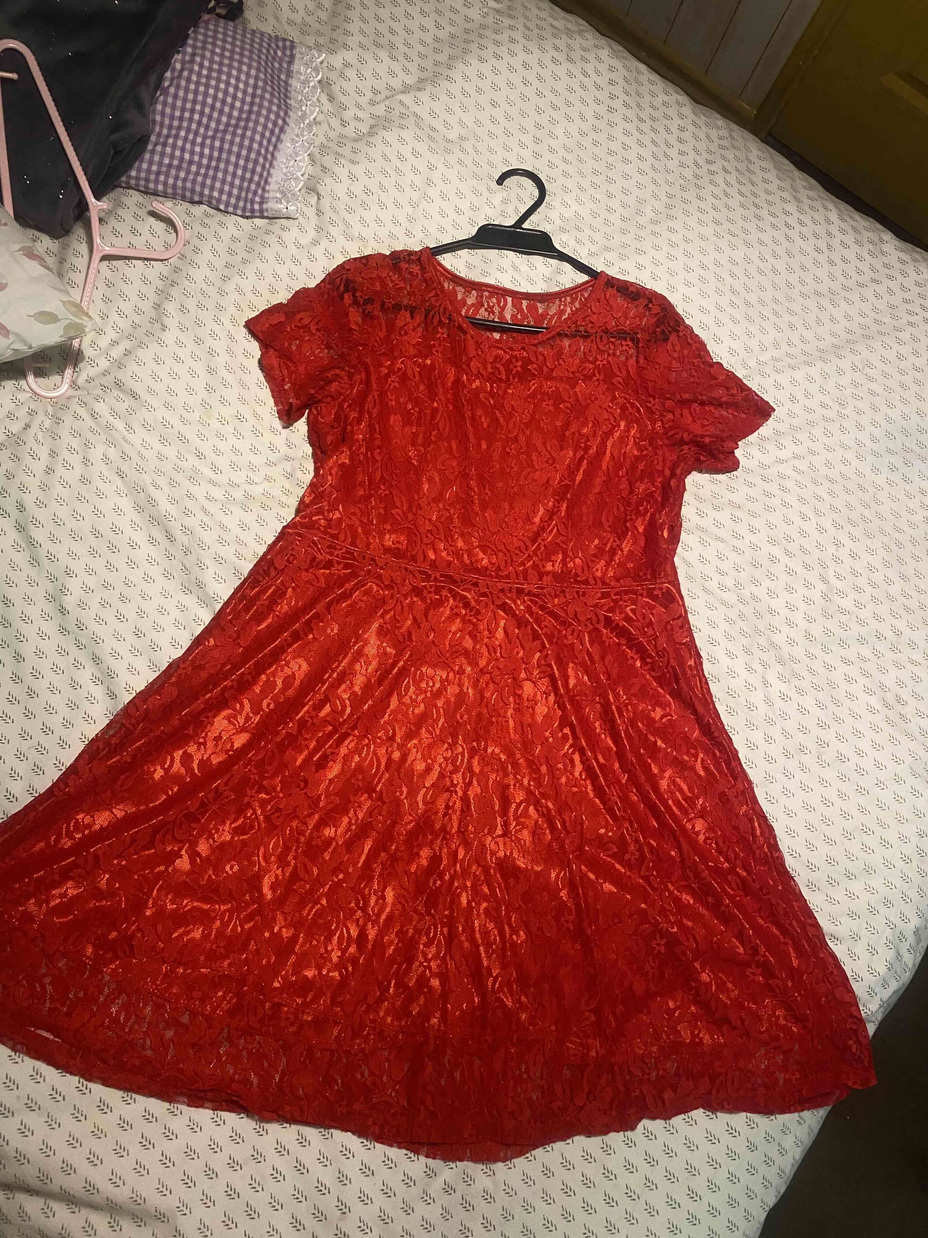Vestido encaje rojo elegante - miniatura 3