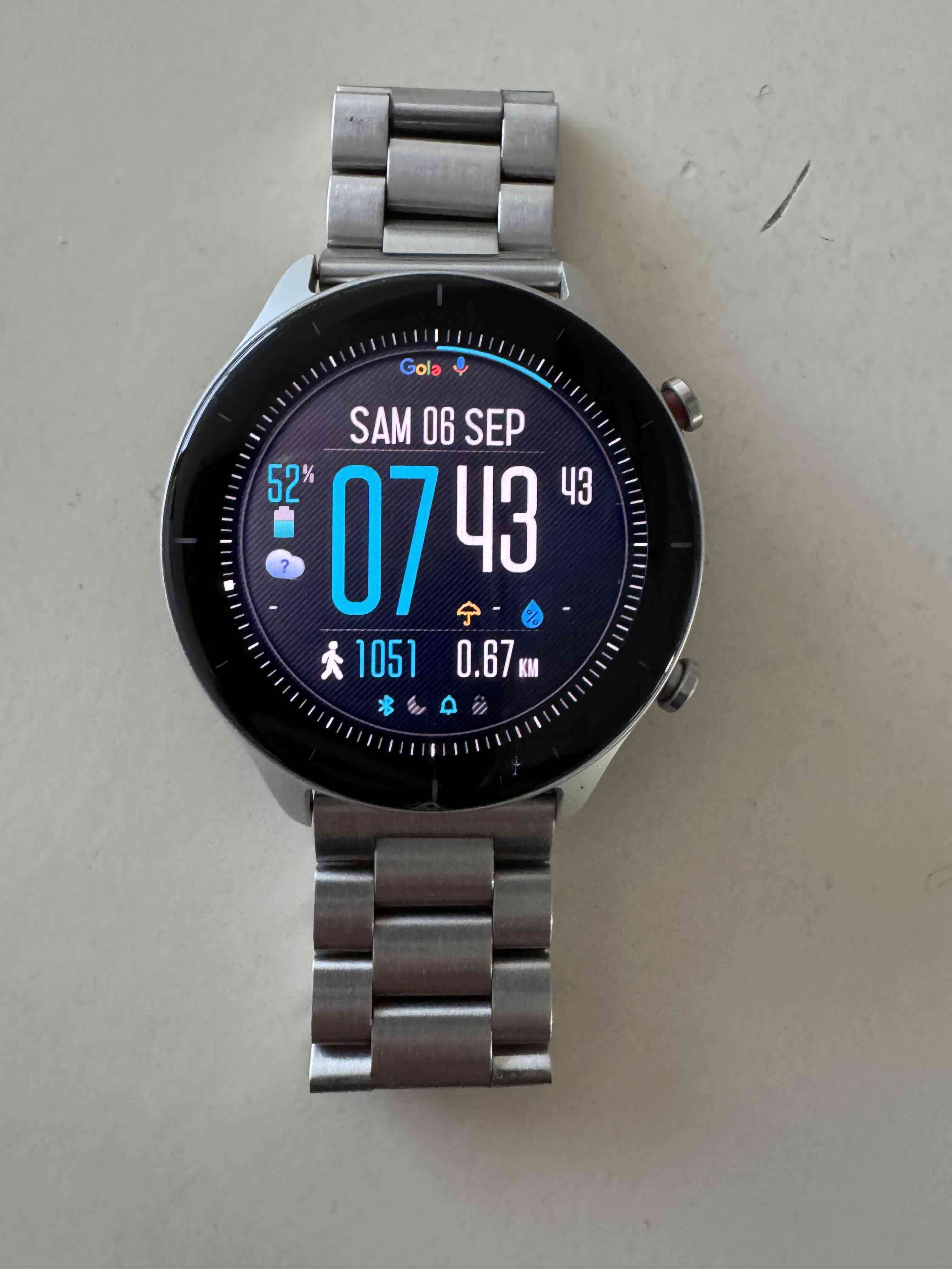 Smartwatch con correa negra - miniatura 2