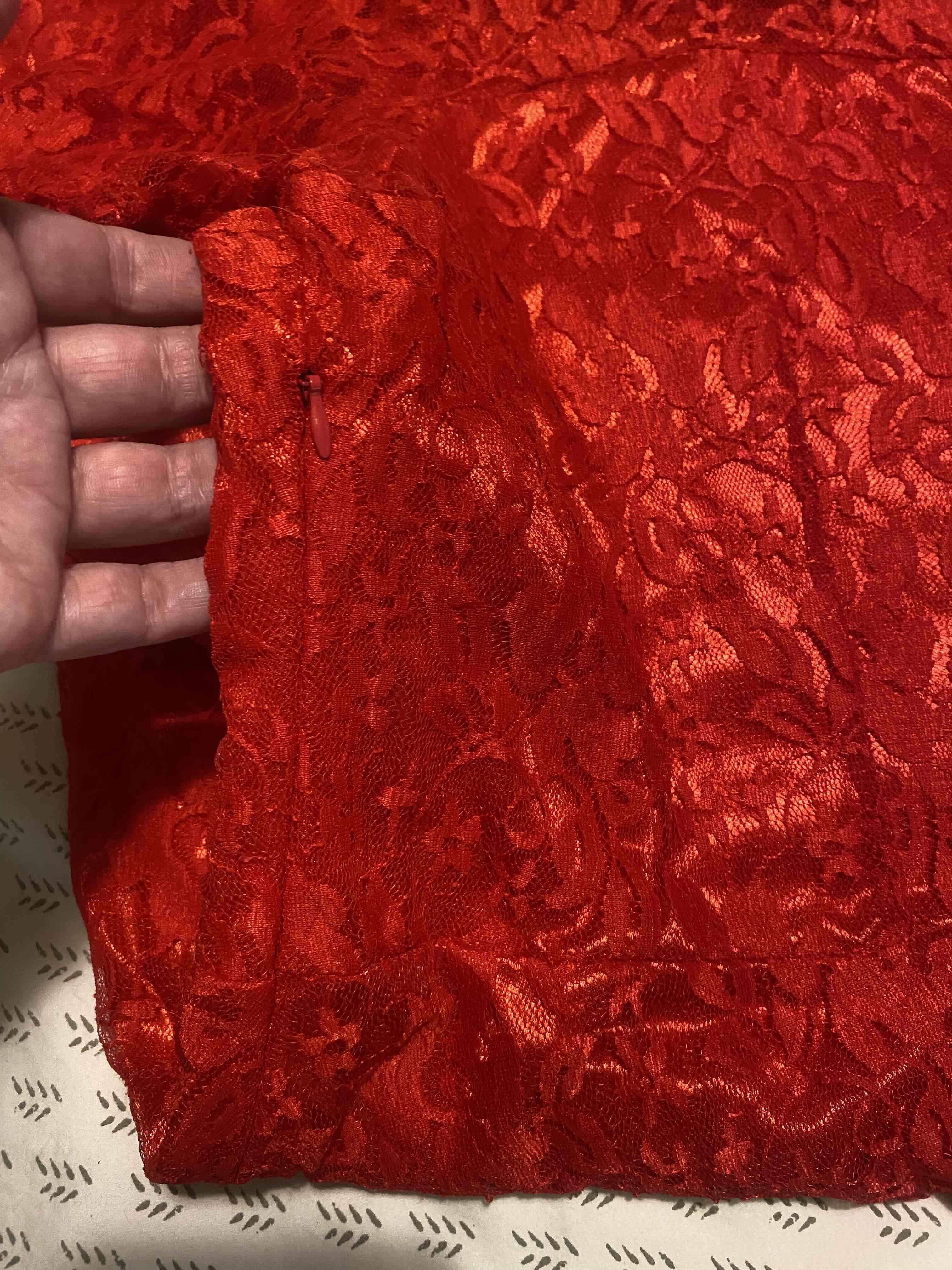 Vestido encaje rojo elegante - miniatura 5