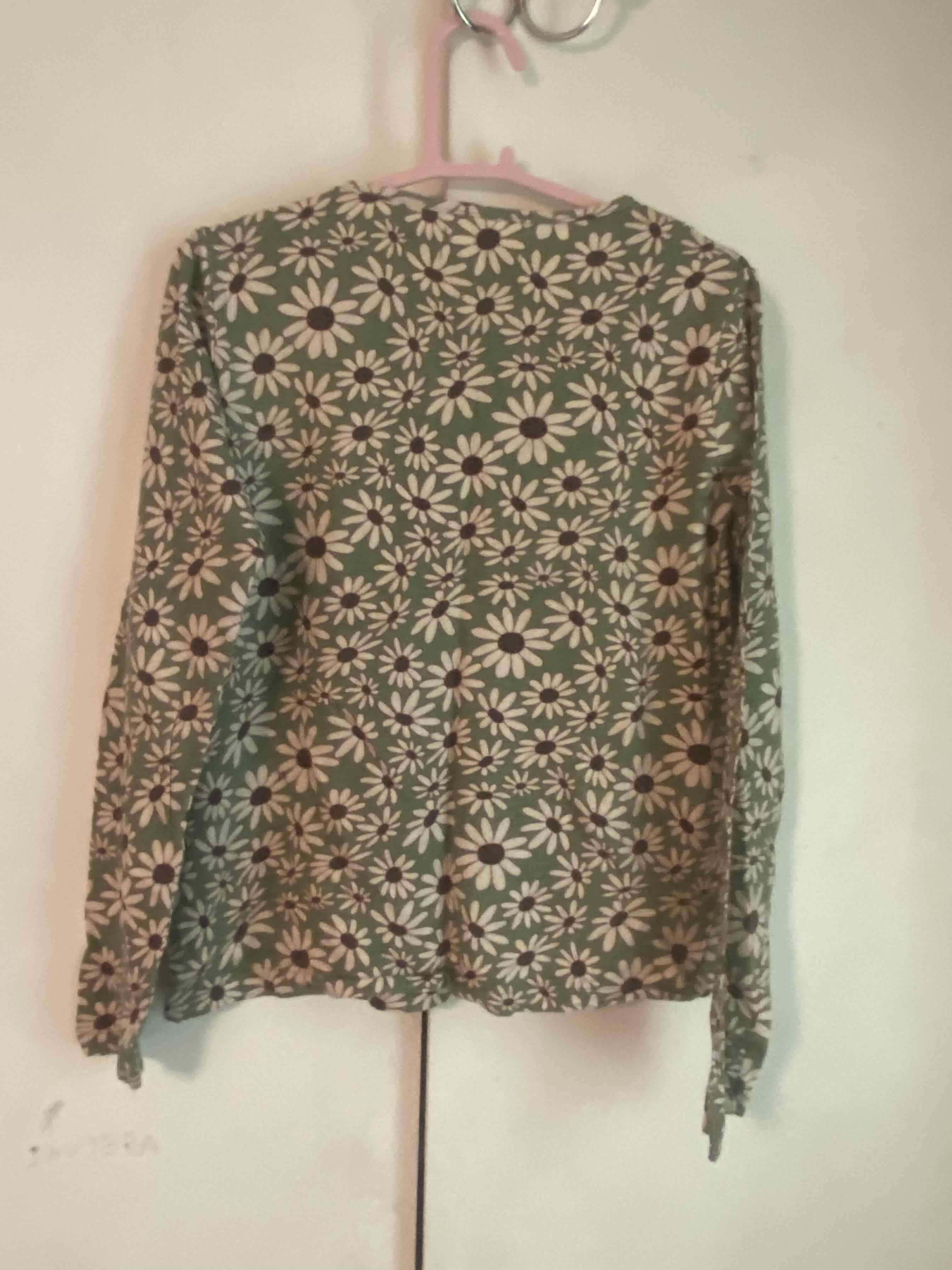 Polera manga larga con flores - miniatura 2