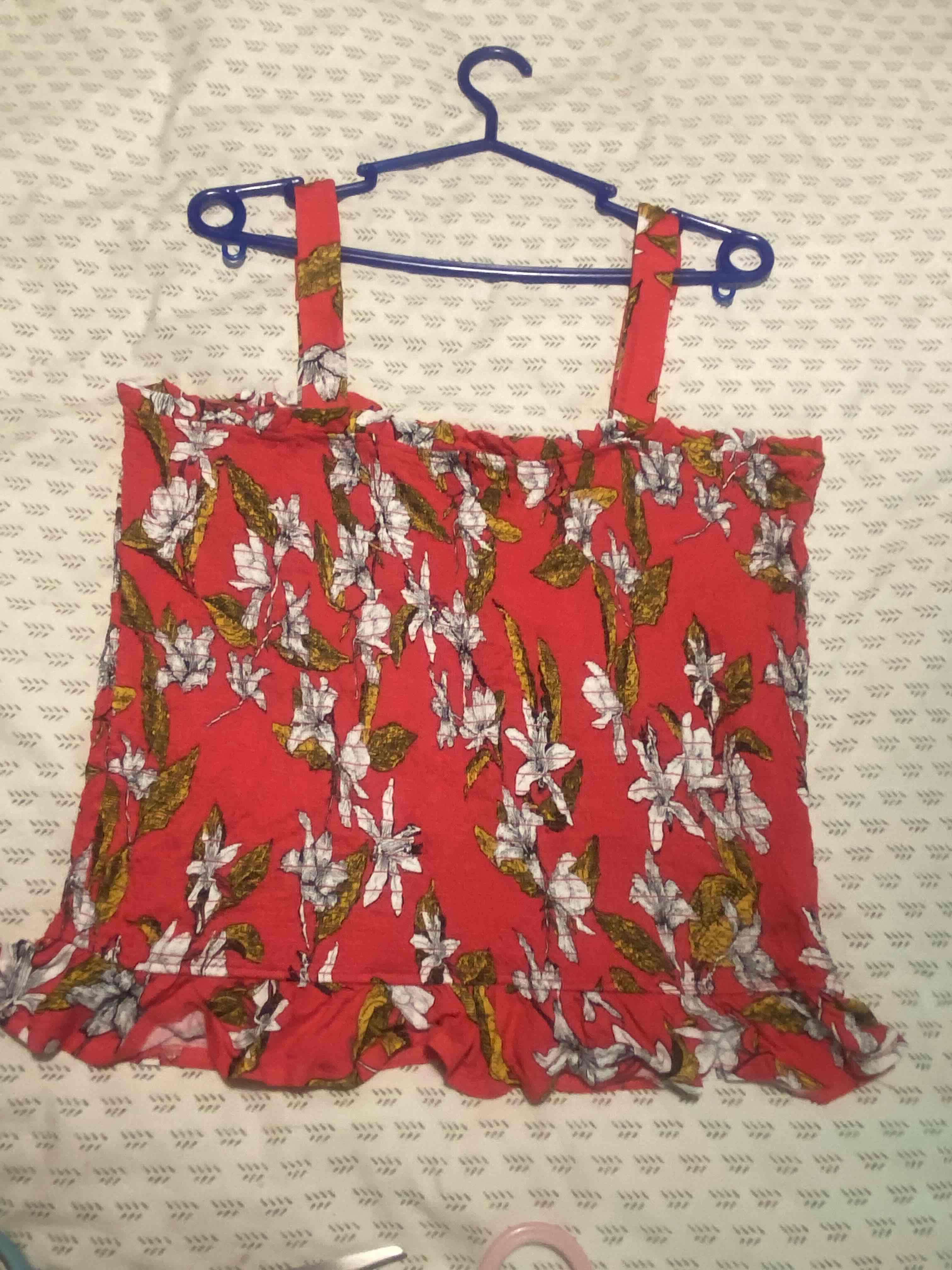 Blusa roja con estampado floral - miniatura 2