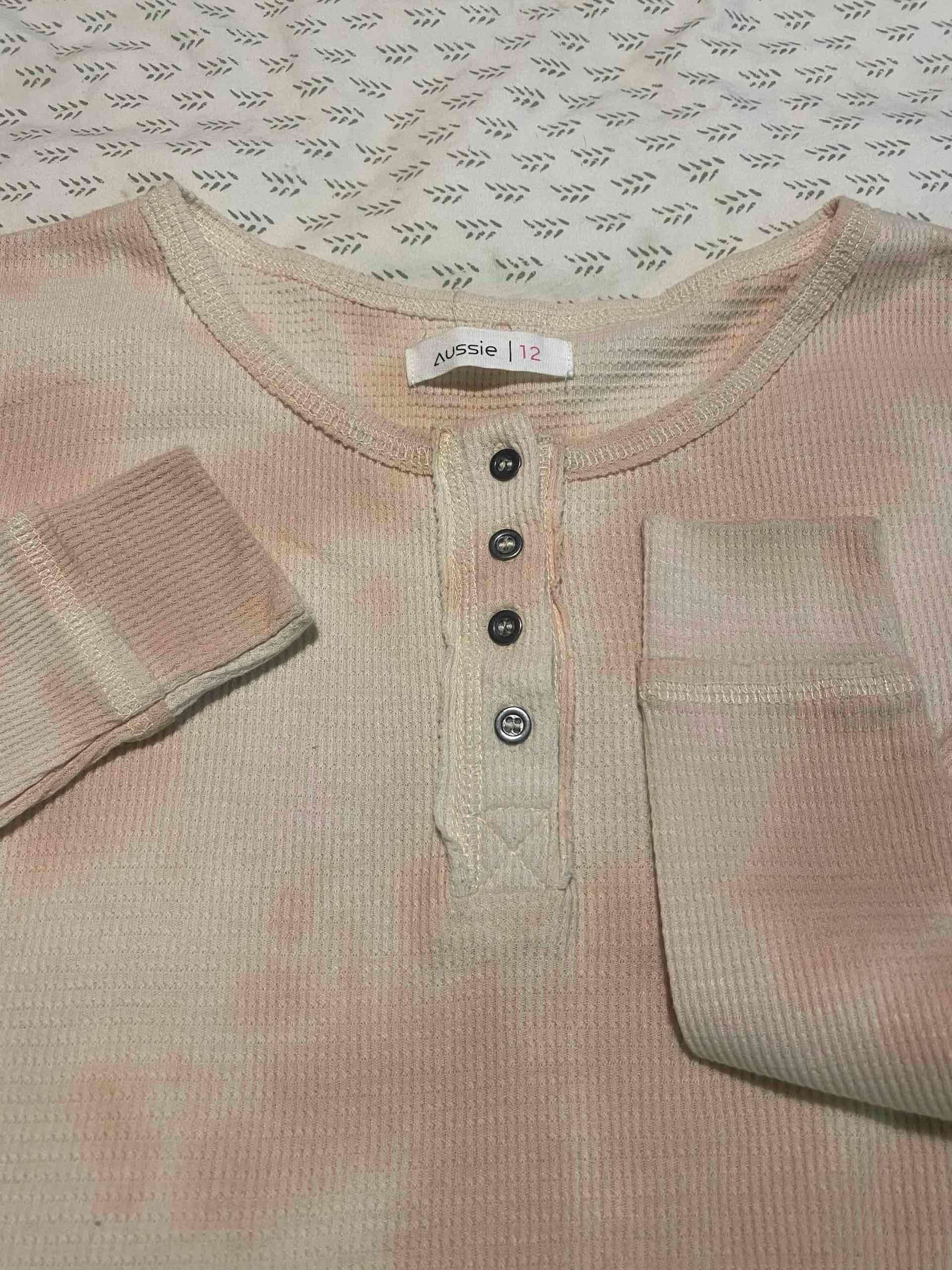 Polera beige con botones - miniatura 2