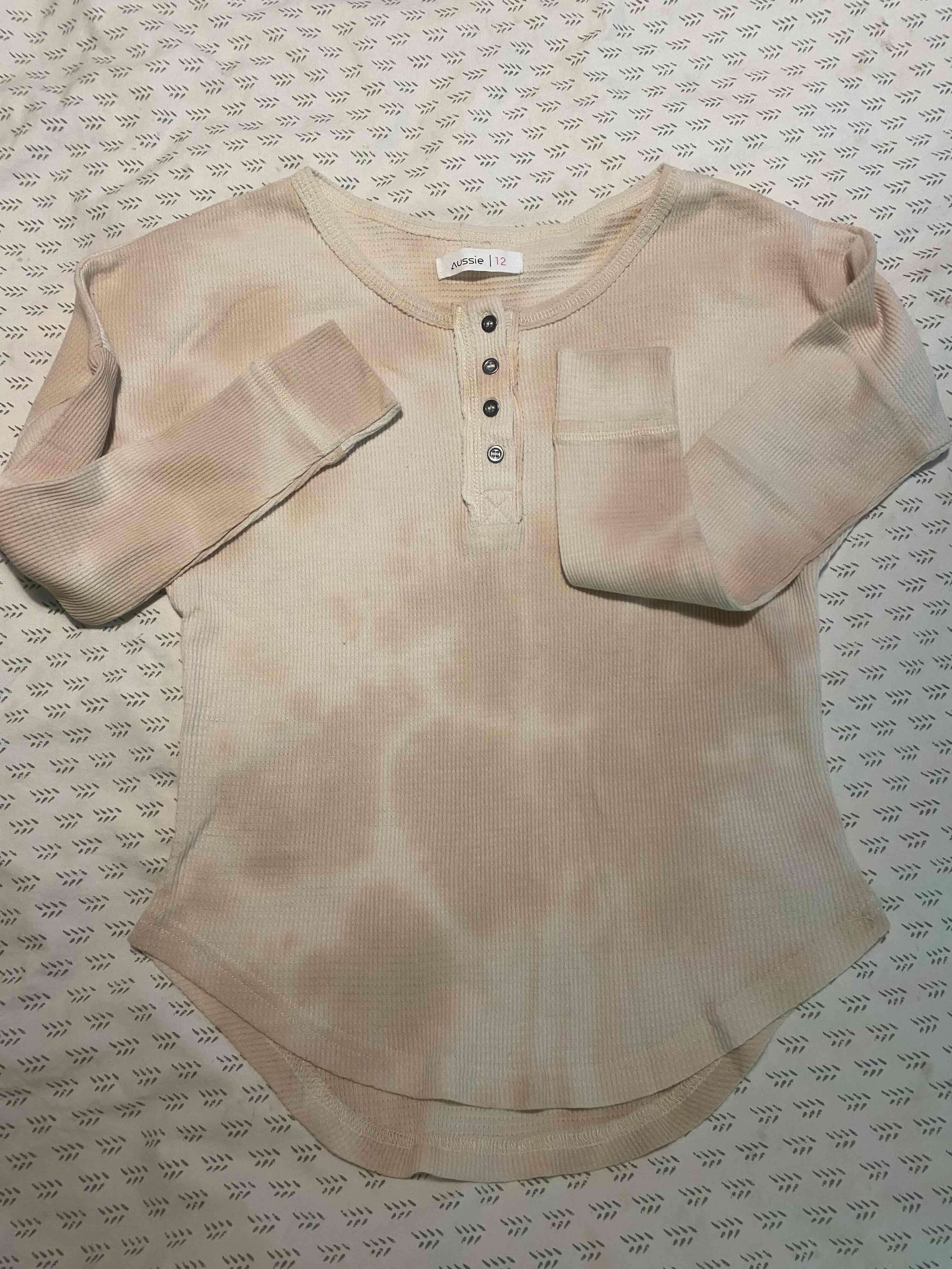 Polera beige con botones - miniatura 3