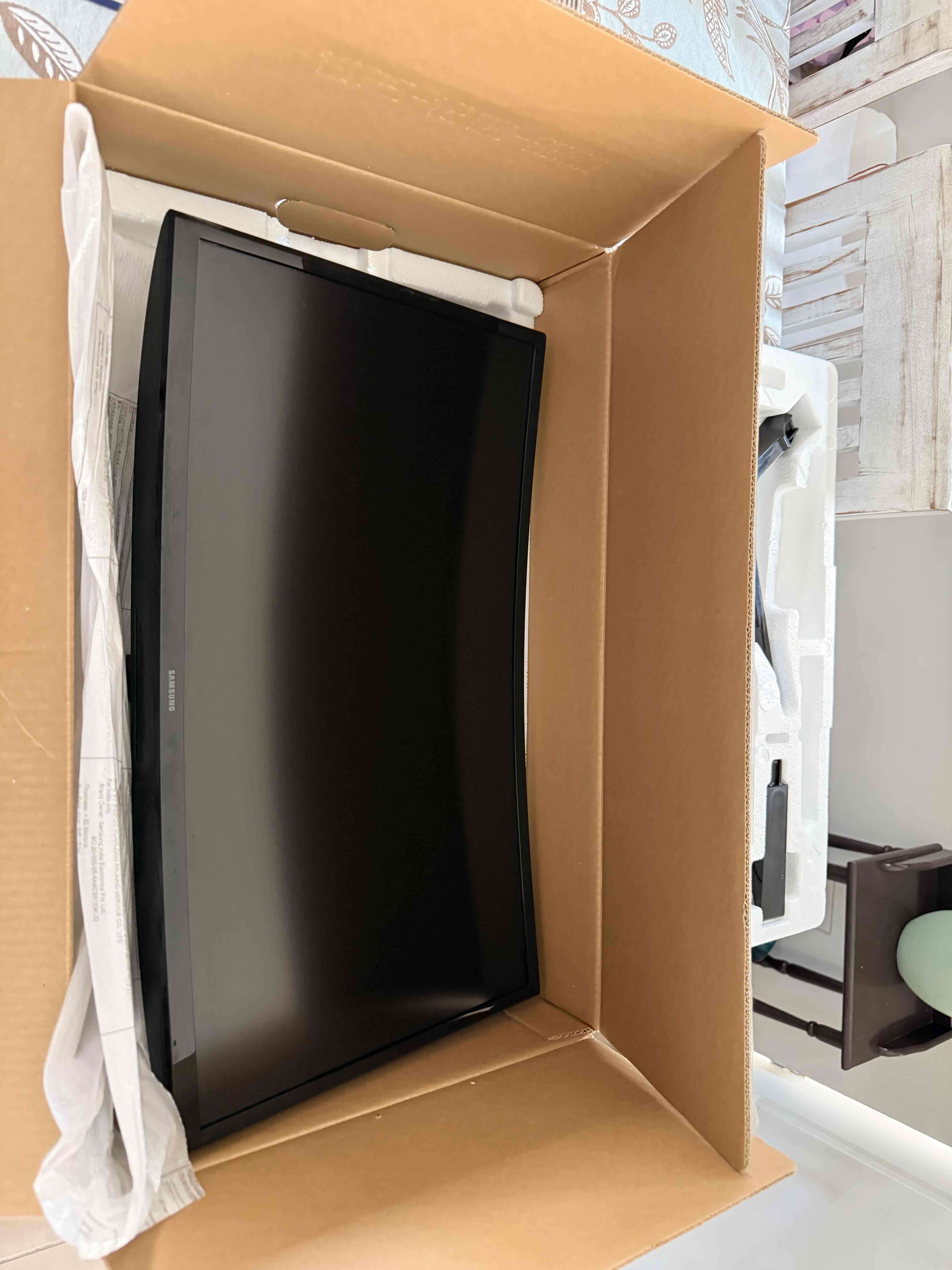 Consola PS5 con estuche y accesorios + monitor - miniatura 2