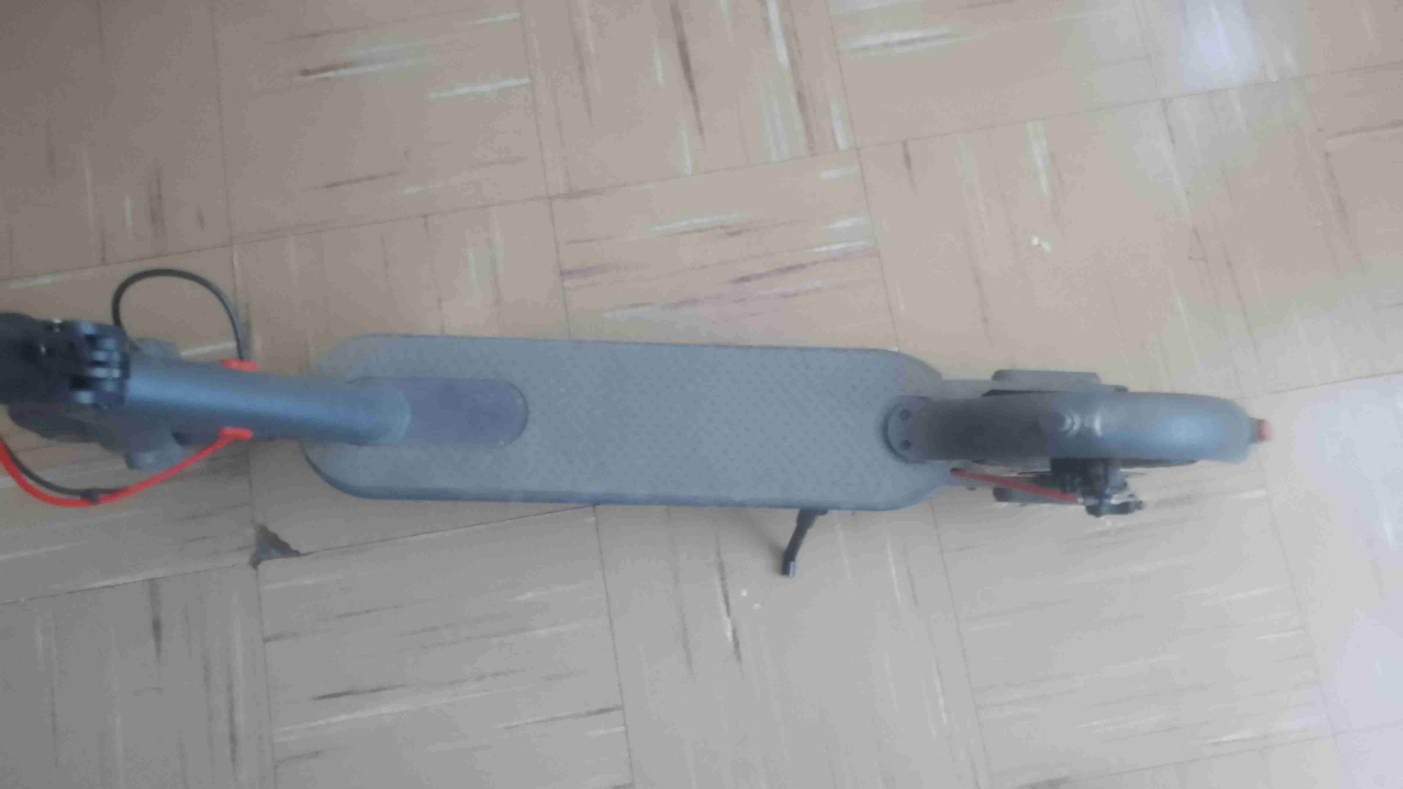 Scooter eléctrico negro en buen estado - miniatura 5