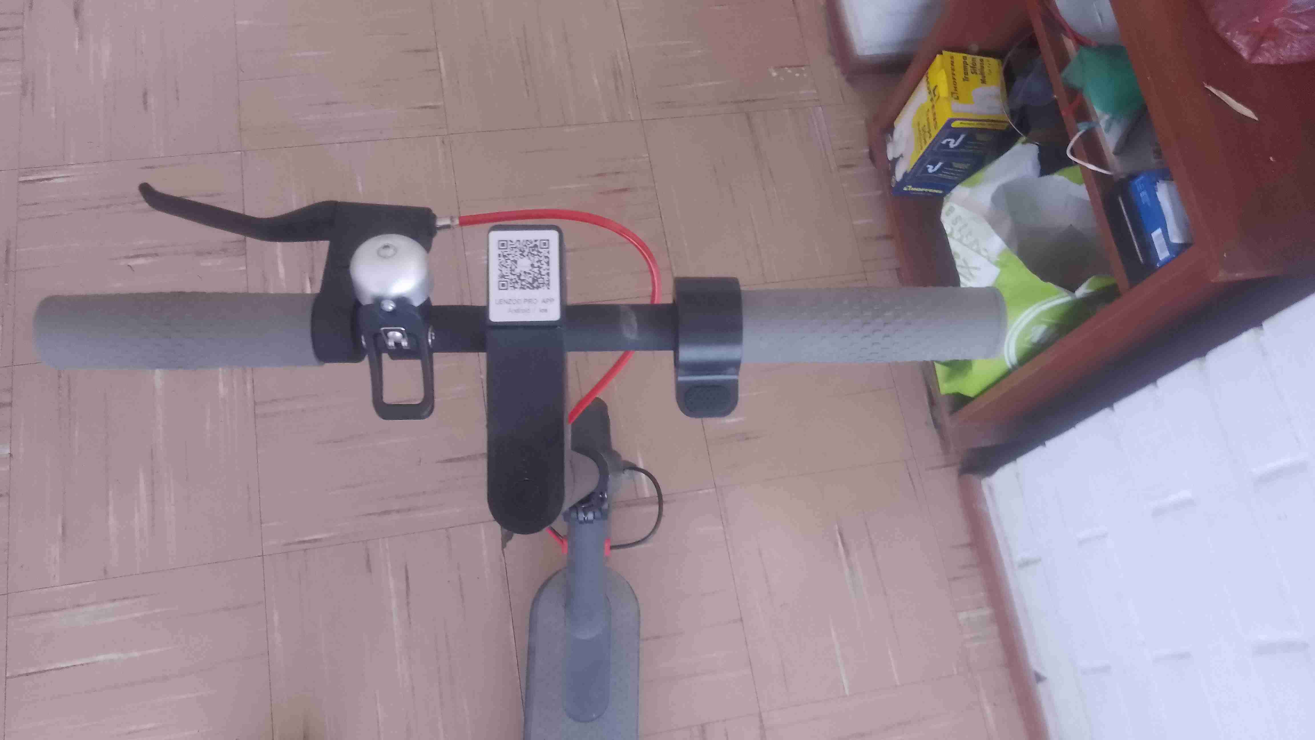 Scooter eléctrico negro en buen estado - miniatura 6