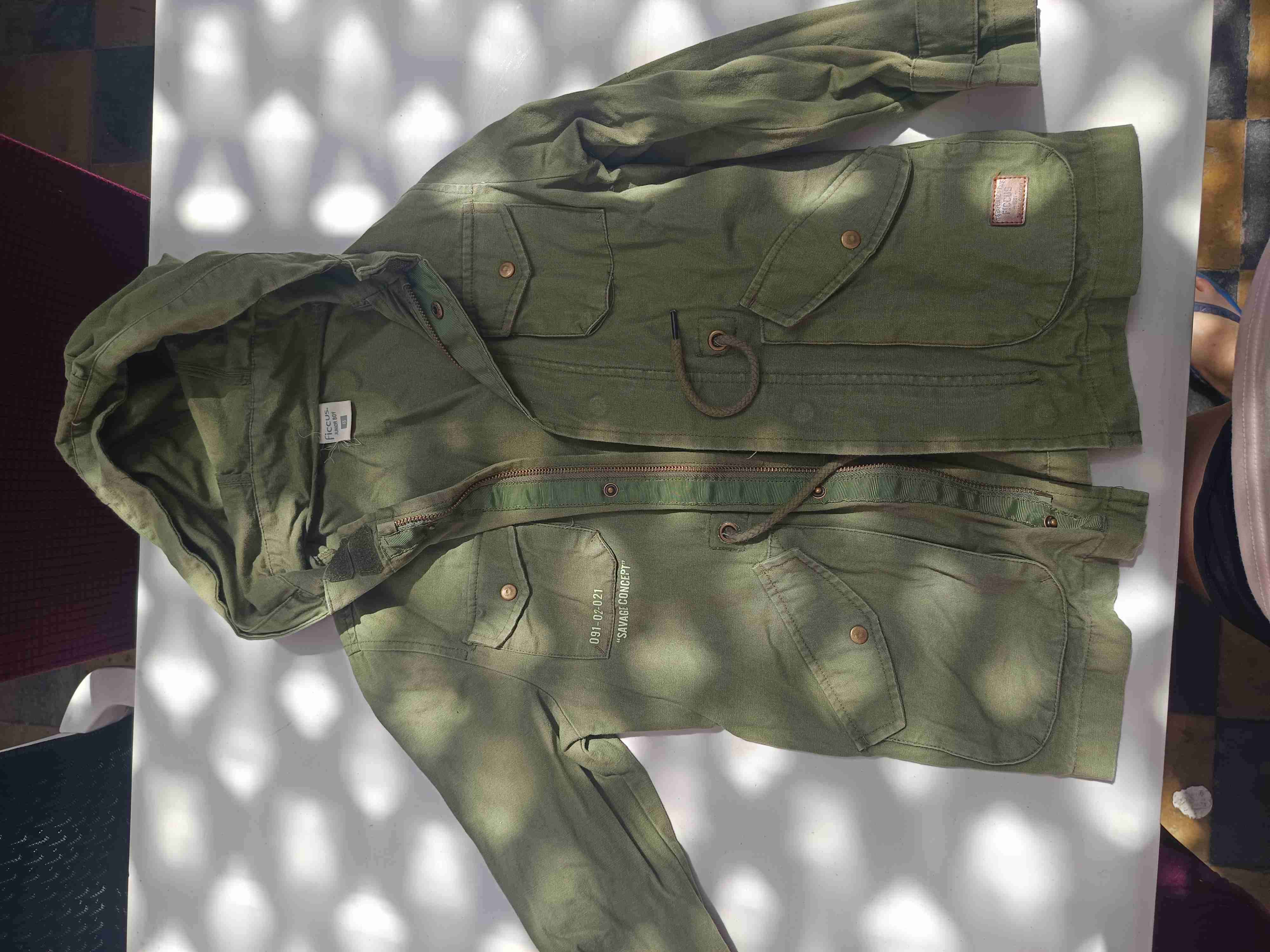 Parka verde militar con capucha