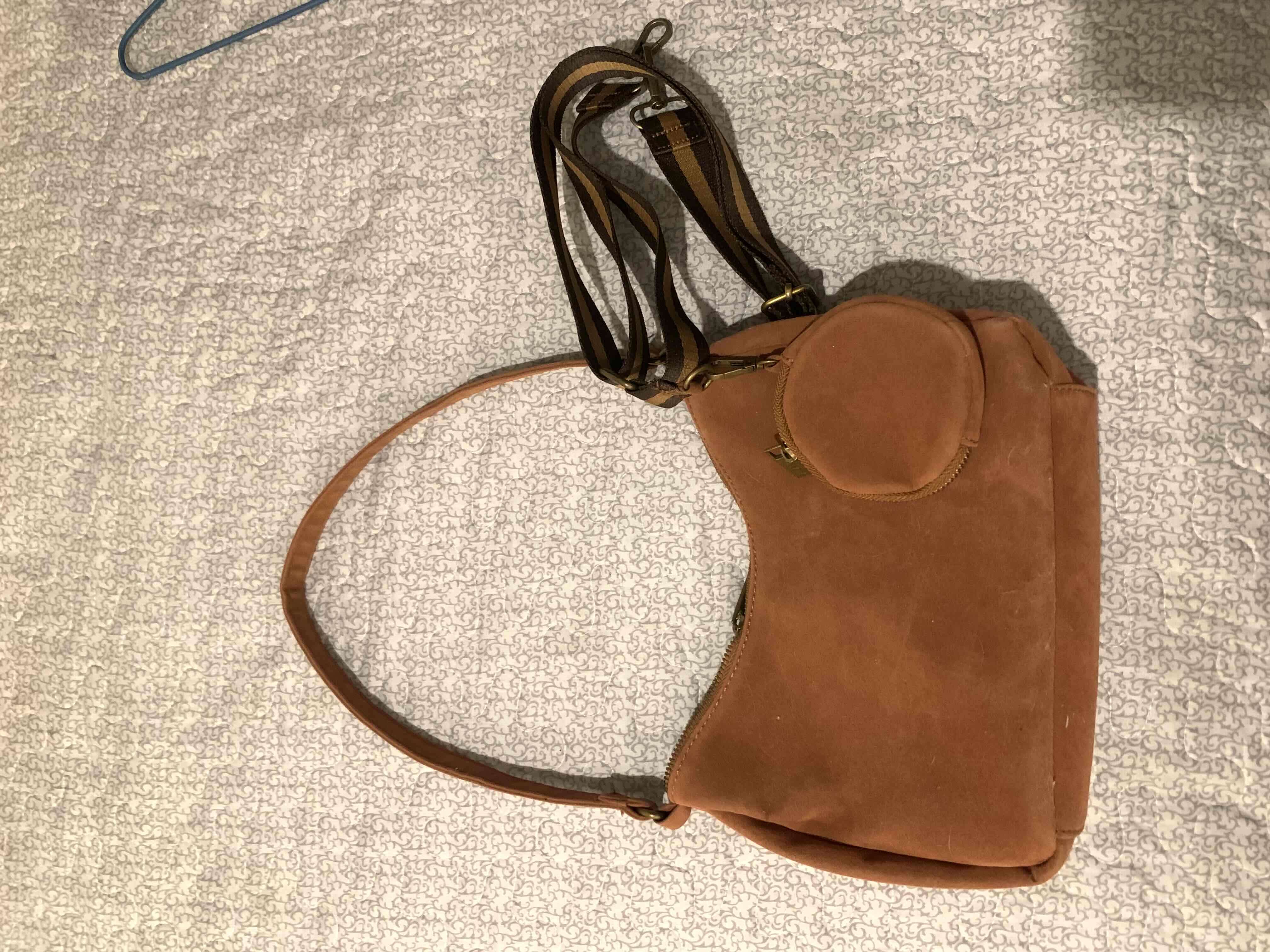 Cartera de gamuza con correa - miniatura 2