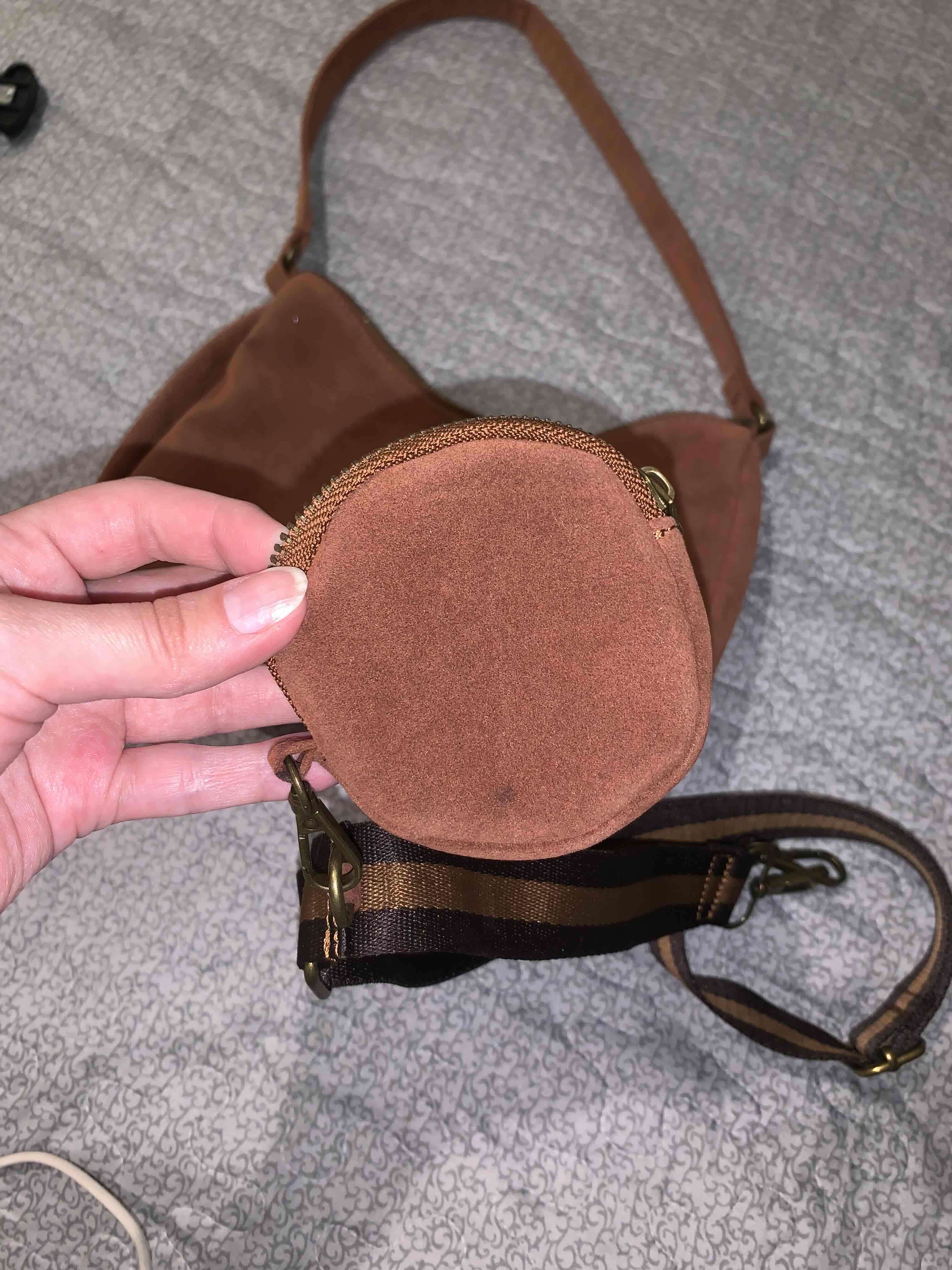 Cartera de gamuza con correa - miniatura 6