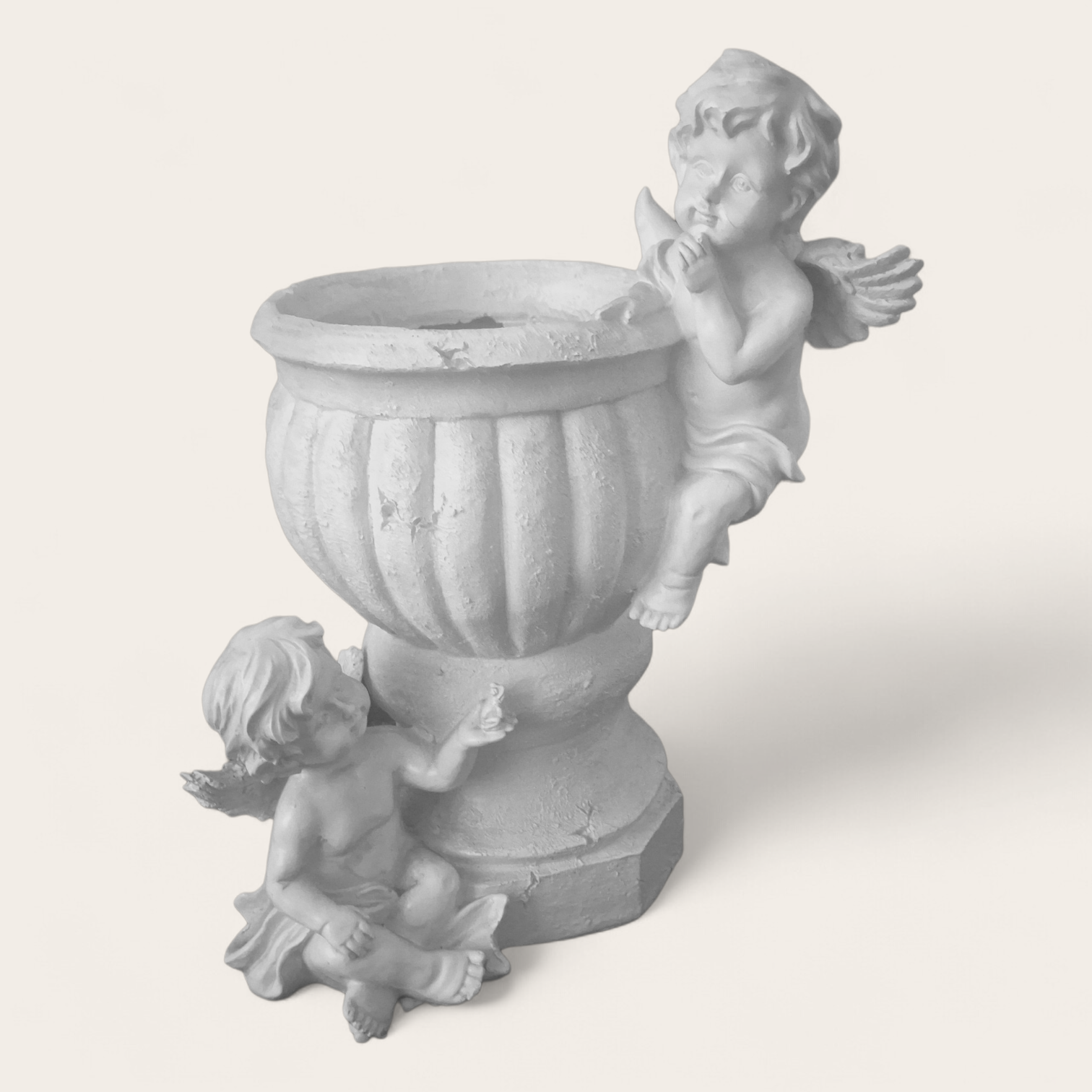 Macetero decorativo con ángeles