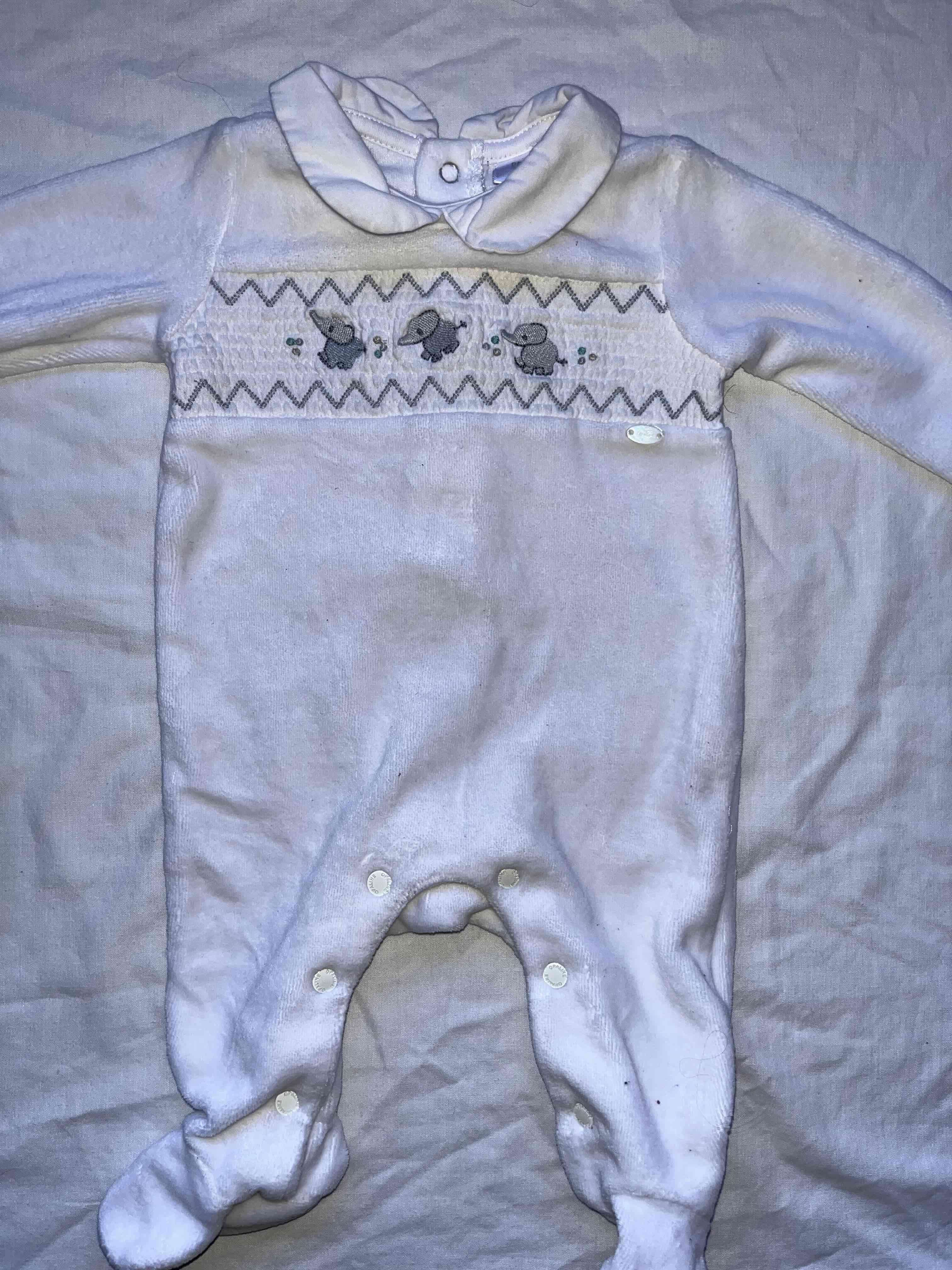 Enterito de bebé blanco con bordado