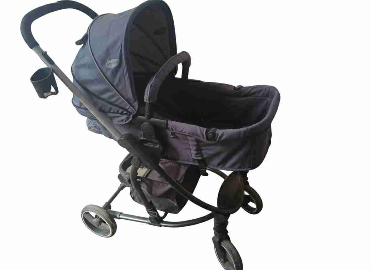 Coche de bebé clásico gris